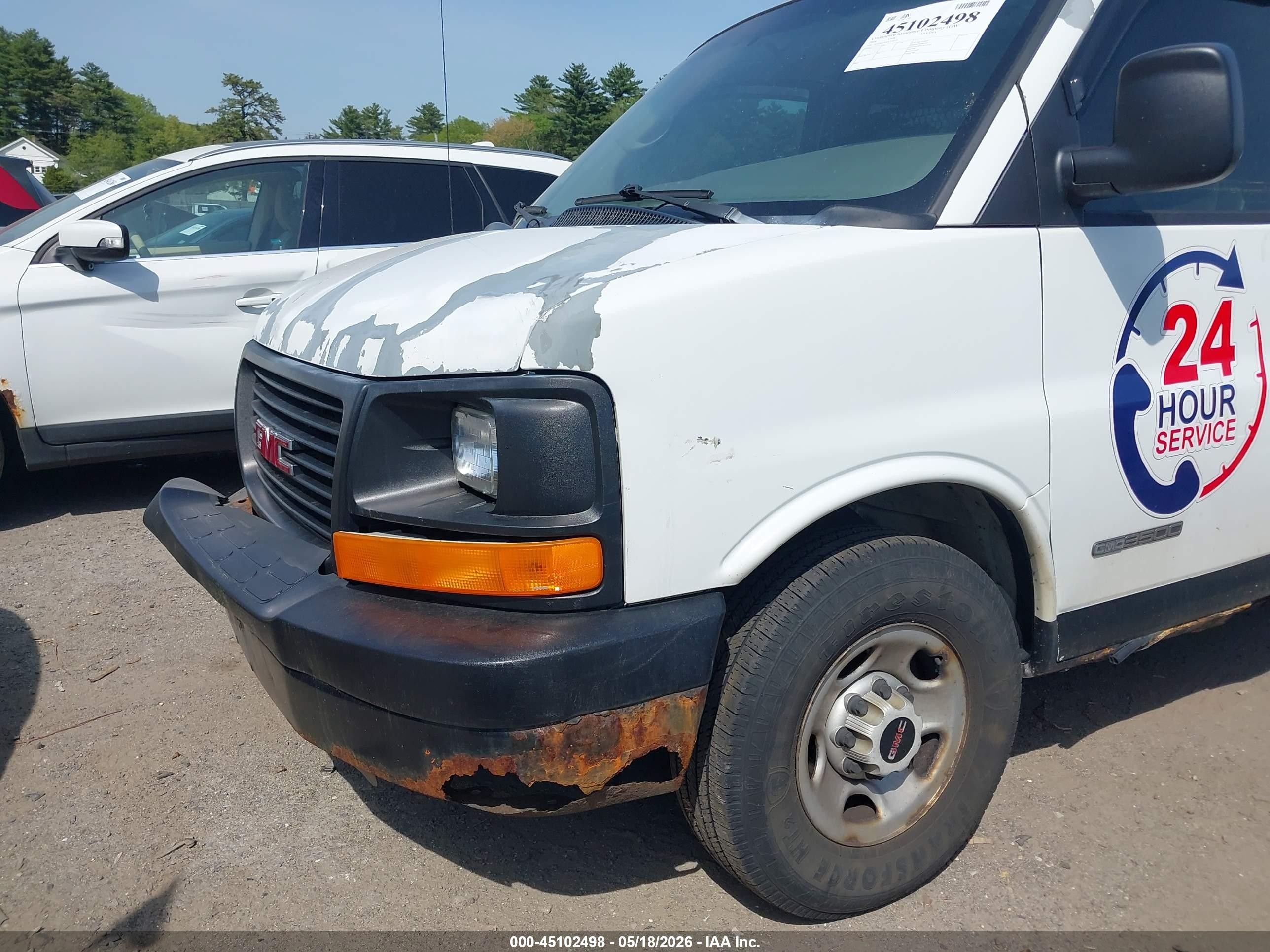 2004 Gmc Savana Standard White vin: 1GTHG35U641118422