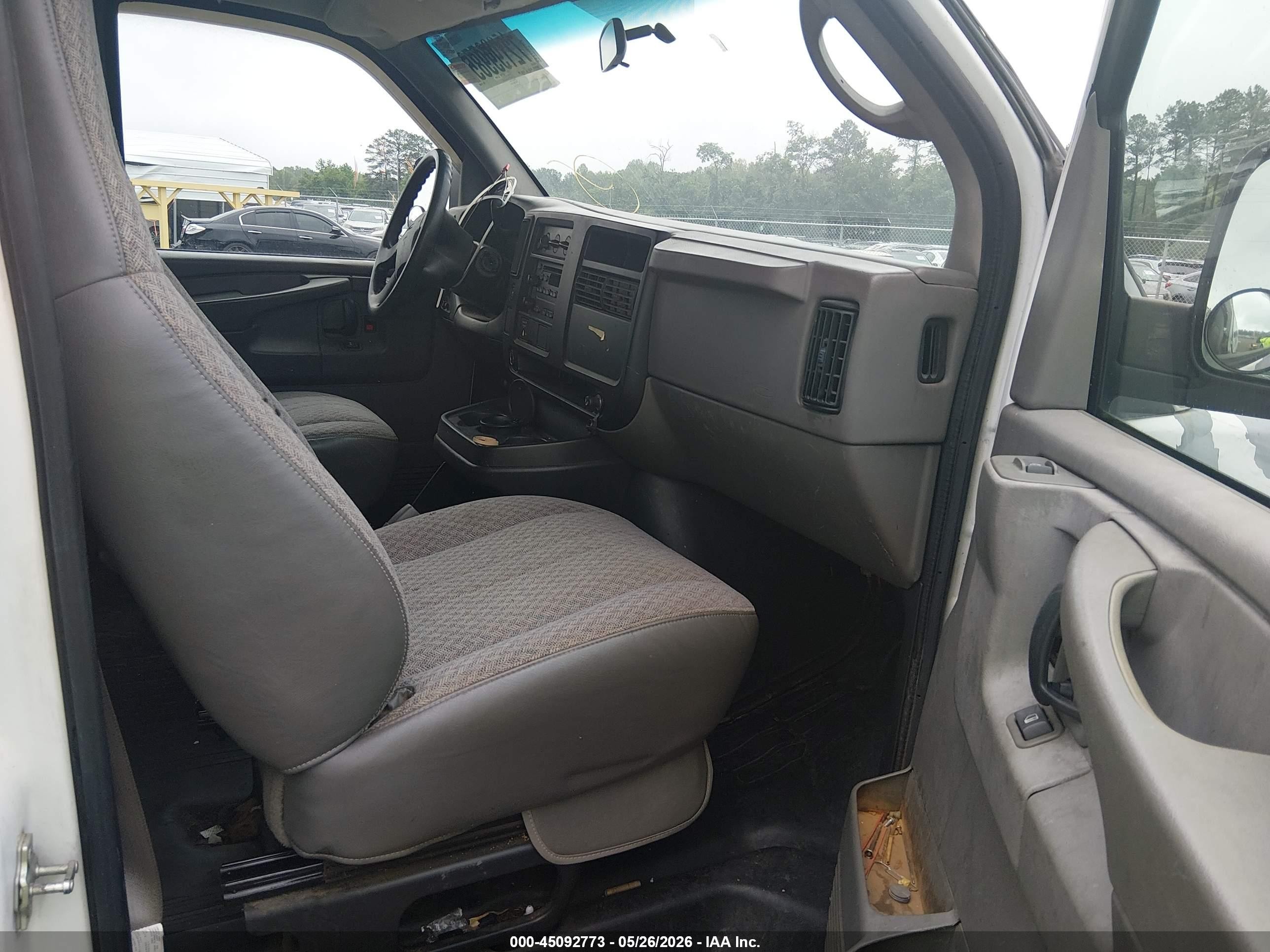 2006 Gmc Savana Work Van Белый vin: 1GTHG35U761116083