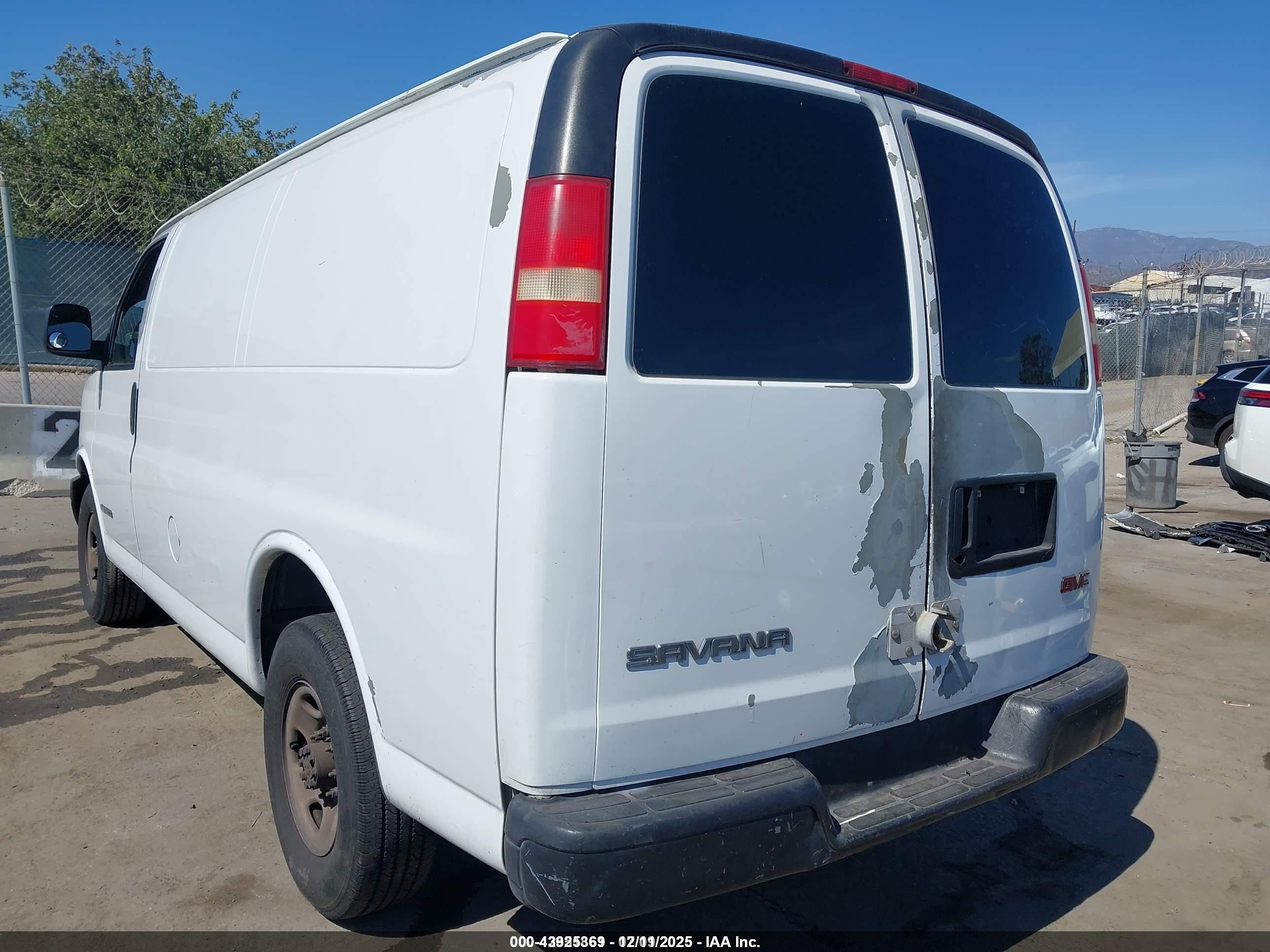 2003 Gmc Savana Standard White vin: 1GTHG35U831133678