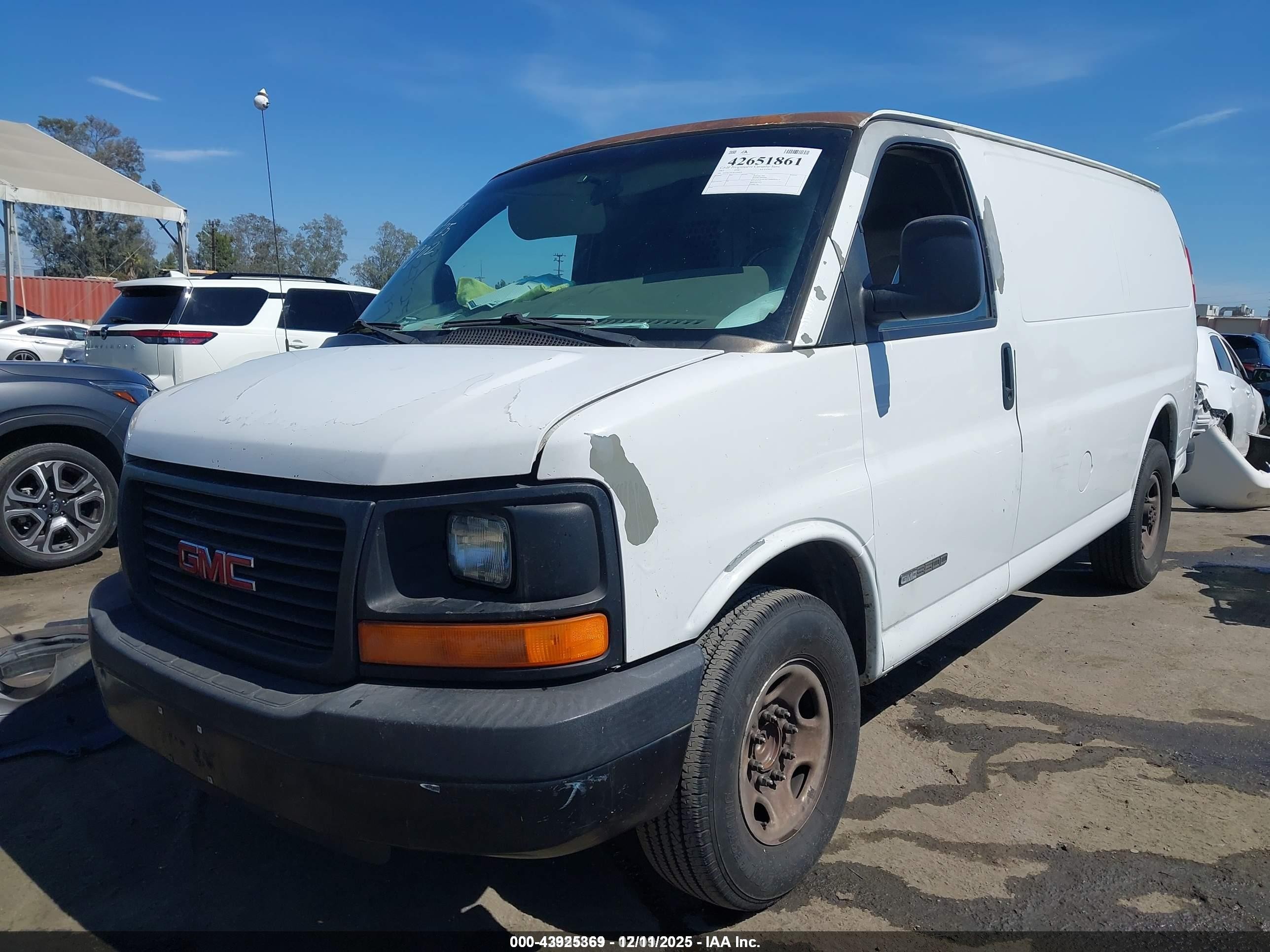 2003 Gmc Savana Standard White vin: 1GTHG35U831133678