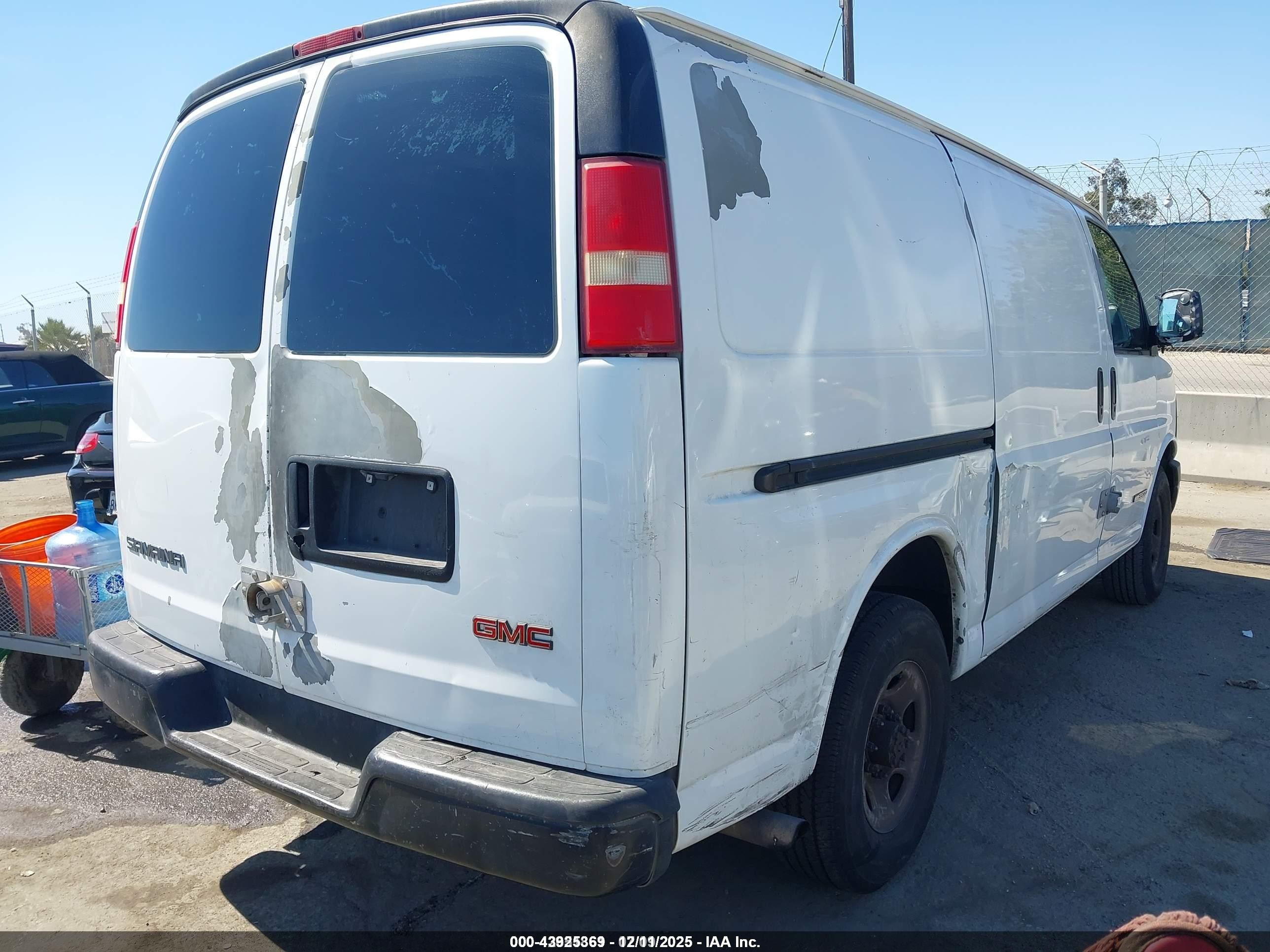 2003 Gmc Savana Standard White vin: 1GTHG35U831133678