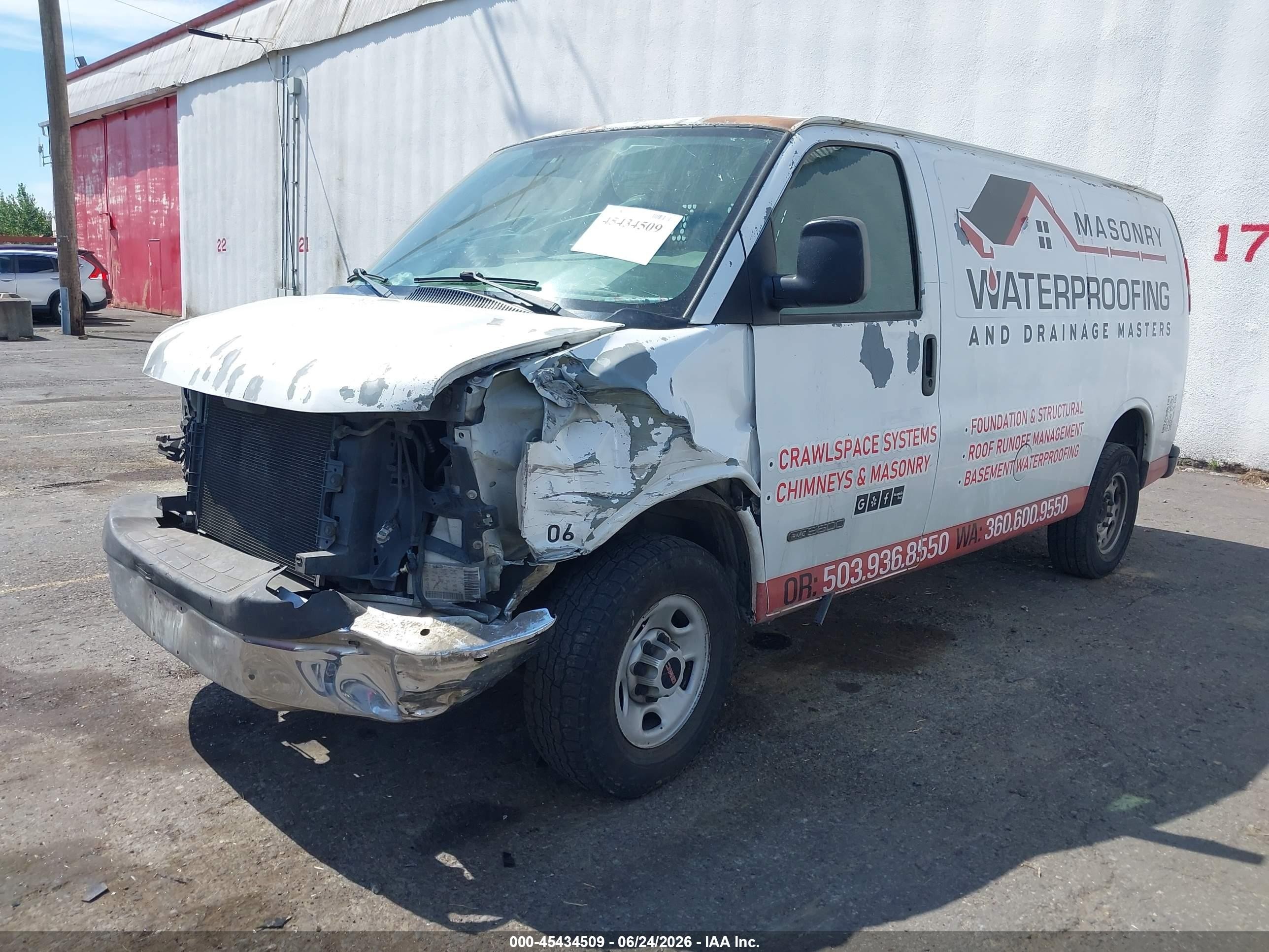 2005 Gmc Savana Standard White vin: 1GTHG35UX51118778