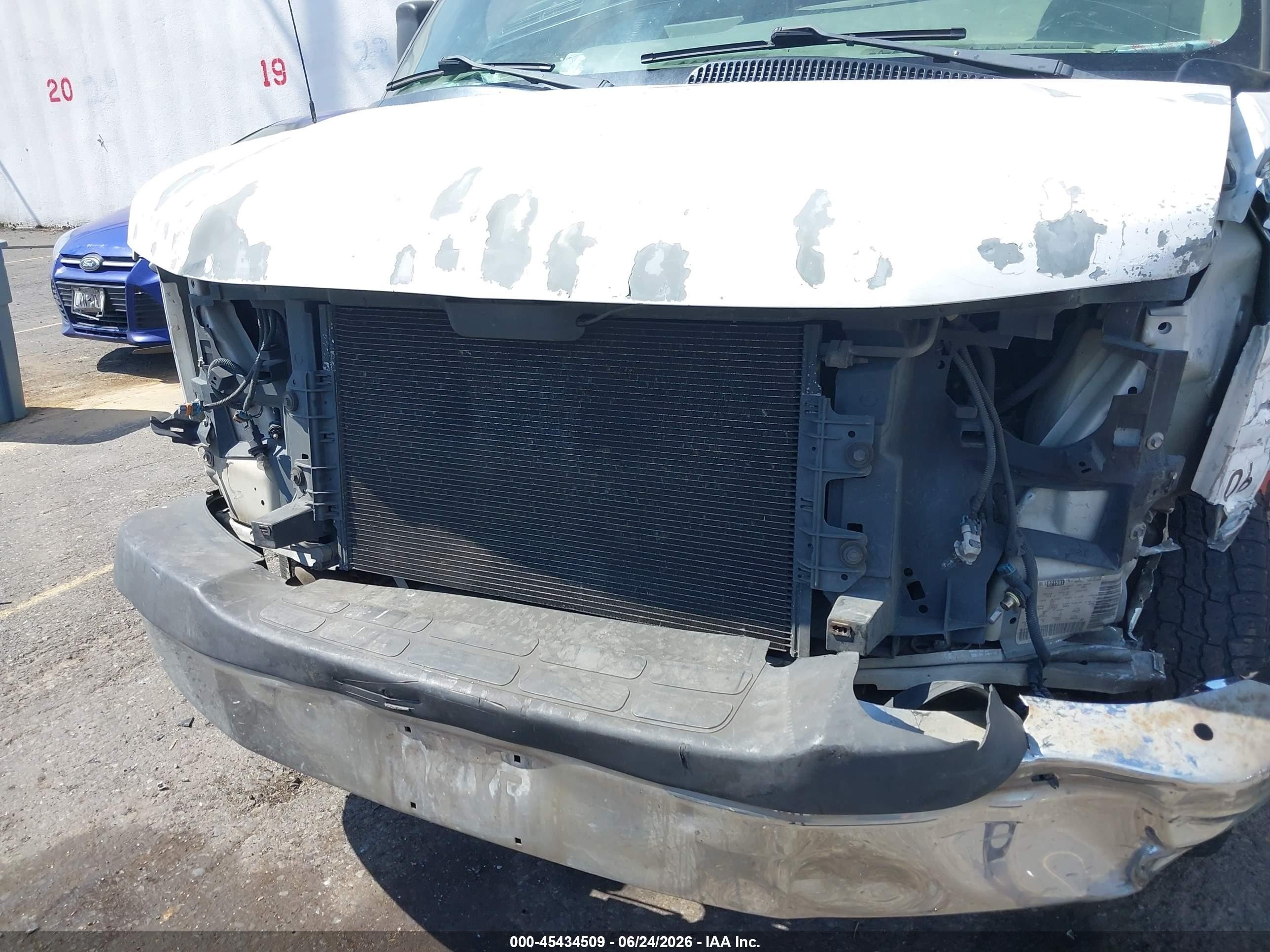 2005 Gmc Savana Standard White vin: 1GTHG35UX51118778