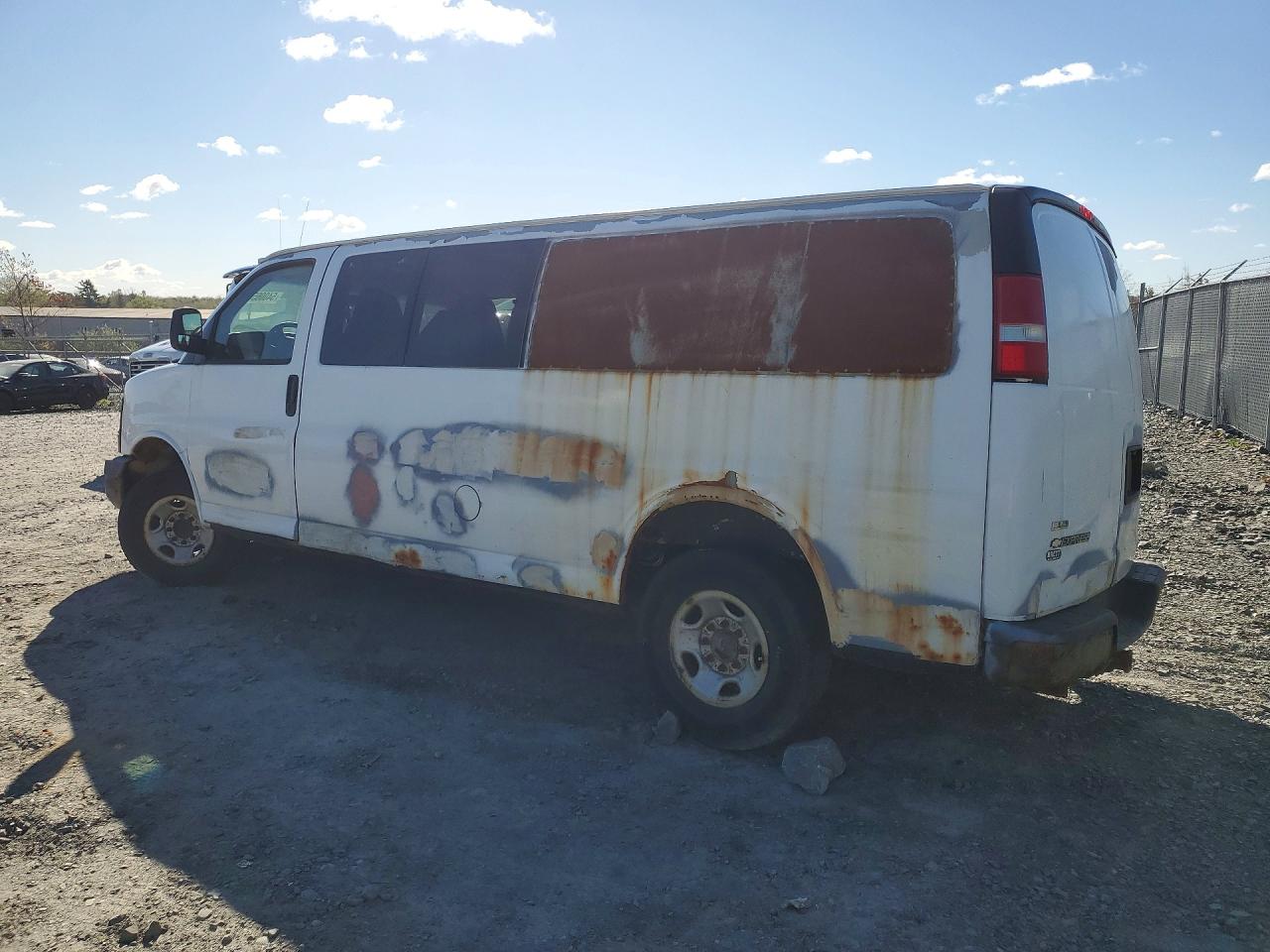 2008 Gmc Savana G3500 White vin: 1GTHG39C881121751