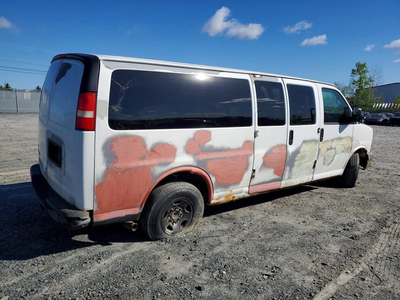 2008 Gmc Savana G3500 White vin: 1GTHG39C881121751
