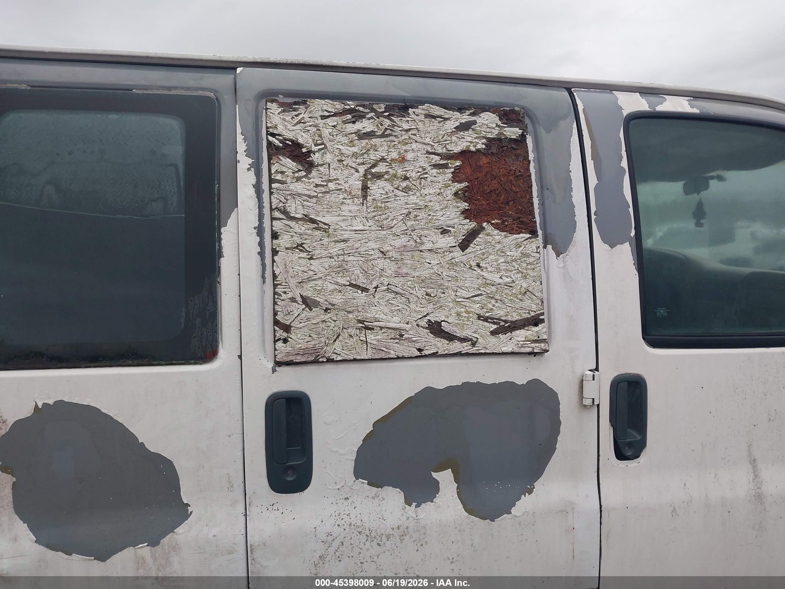 2002 Gmc Savana Cargo Van Standard White vin: 1GTHG39R621109092
