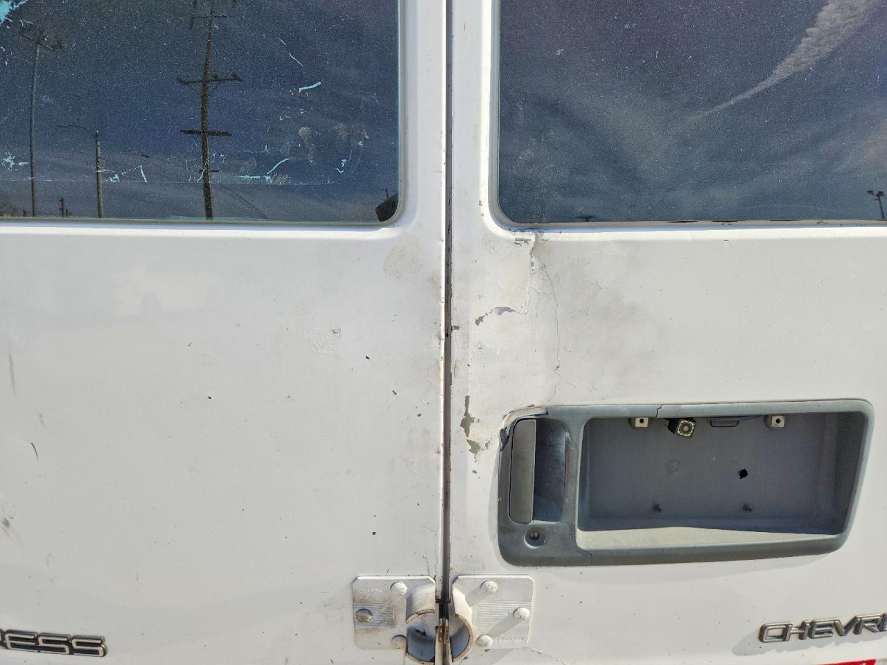 2005 Gmc Savana G3500 White vin: 1GTHG39U451251272