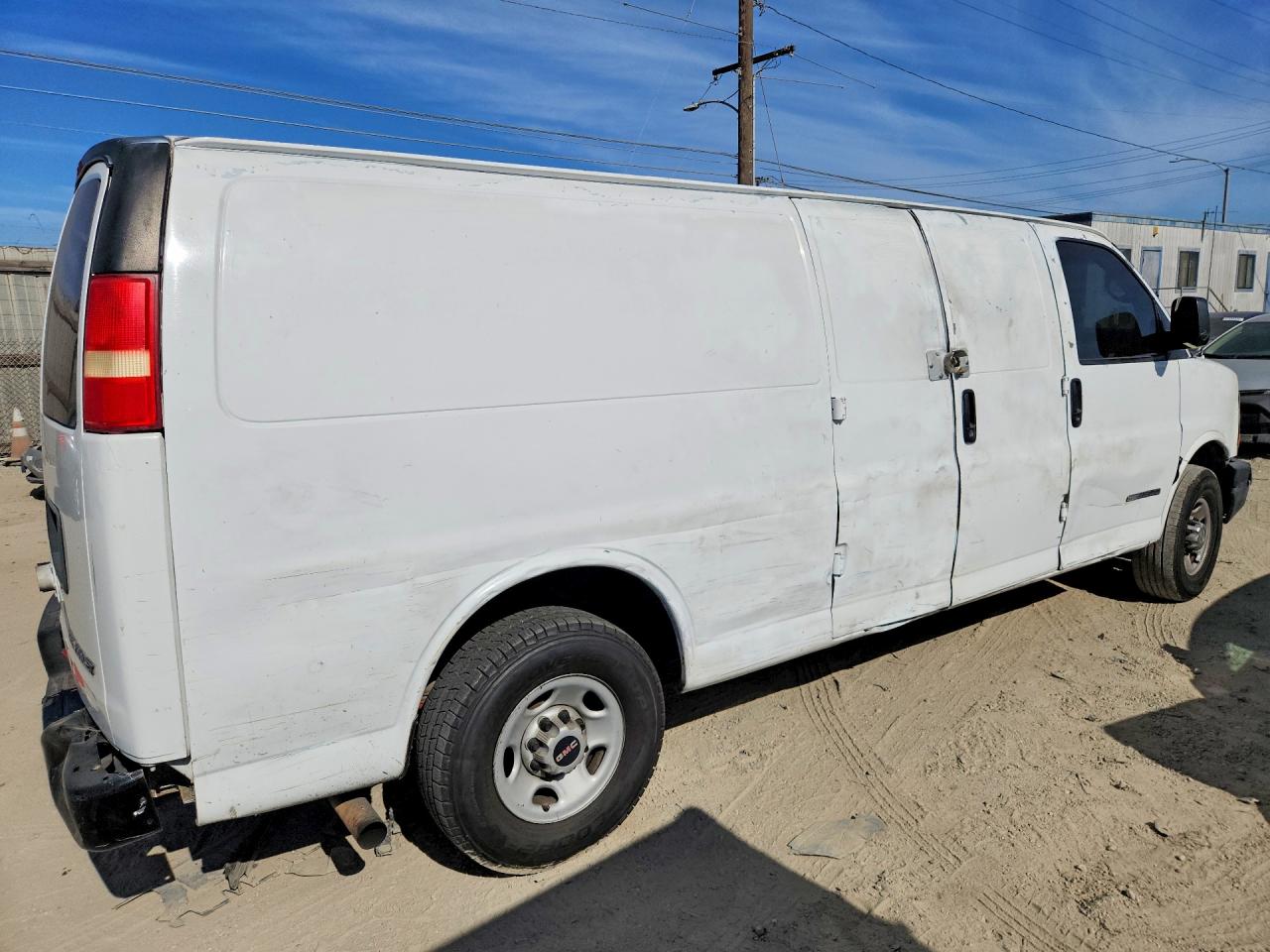 2005 Gmc Savana G3500 White vin: 1GTHG39U451251272