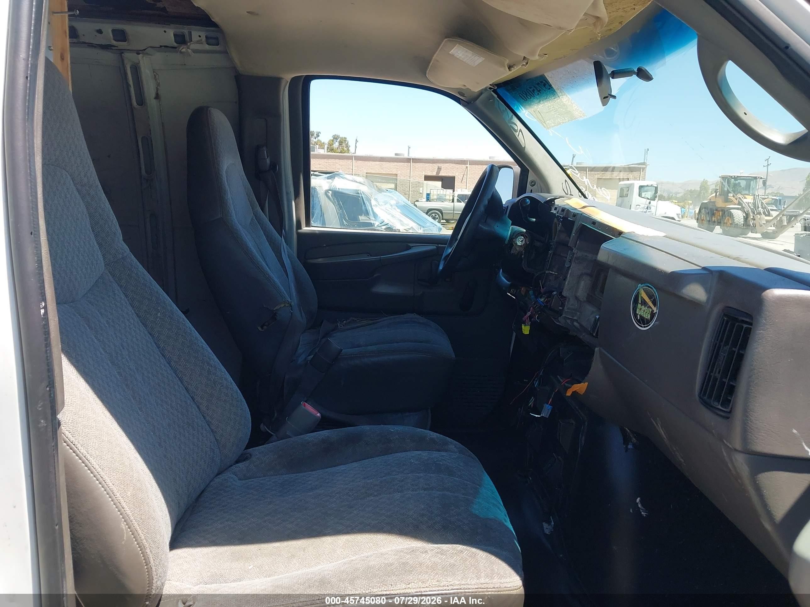2005 Gmc Savana Cargo Van Standard White vin: 1GTHG39U651148189