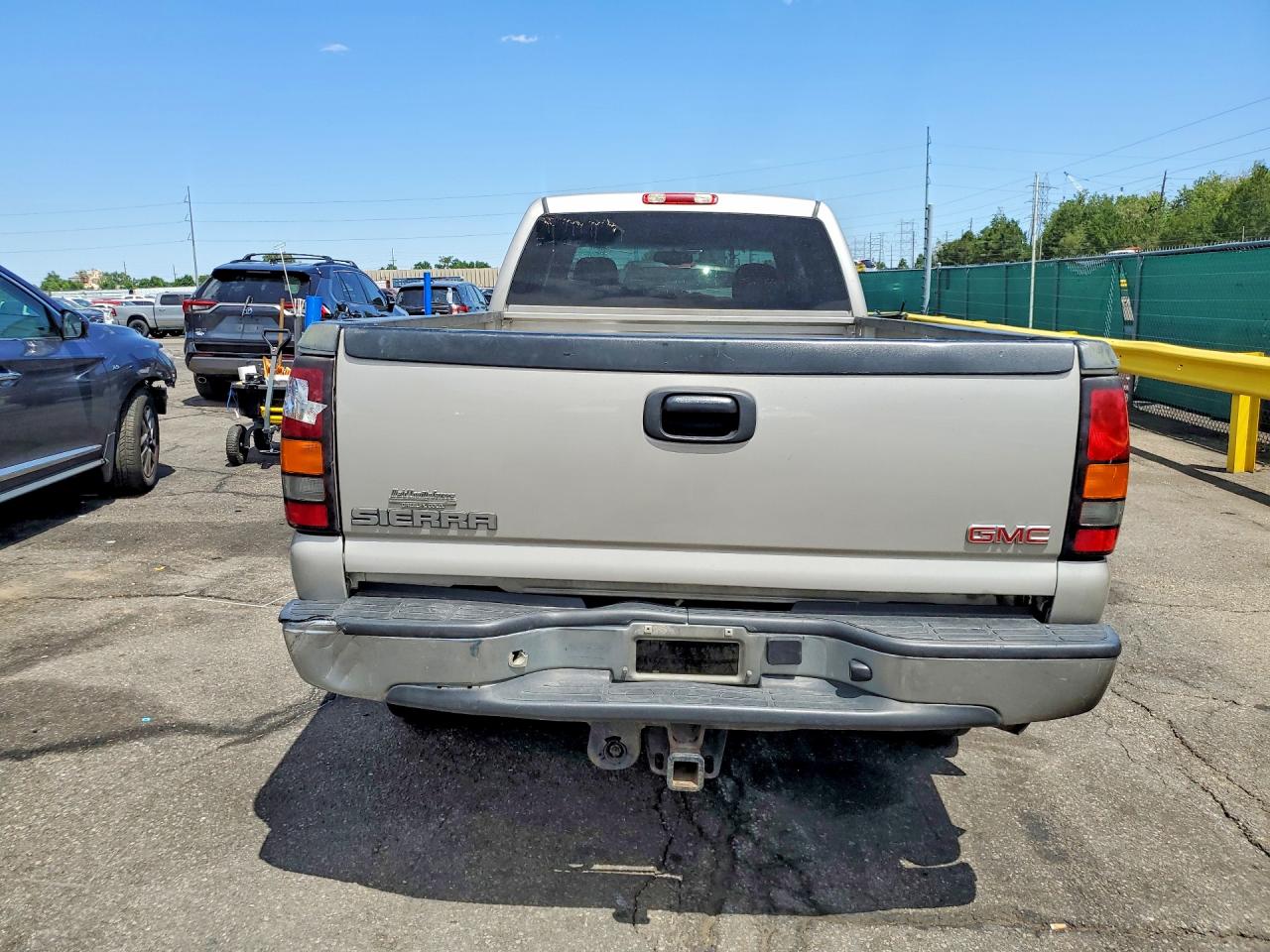 2004 Gmc Sierra K2500 Heavy Duty Silver vin: 1GTHK23104F152487