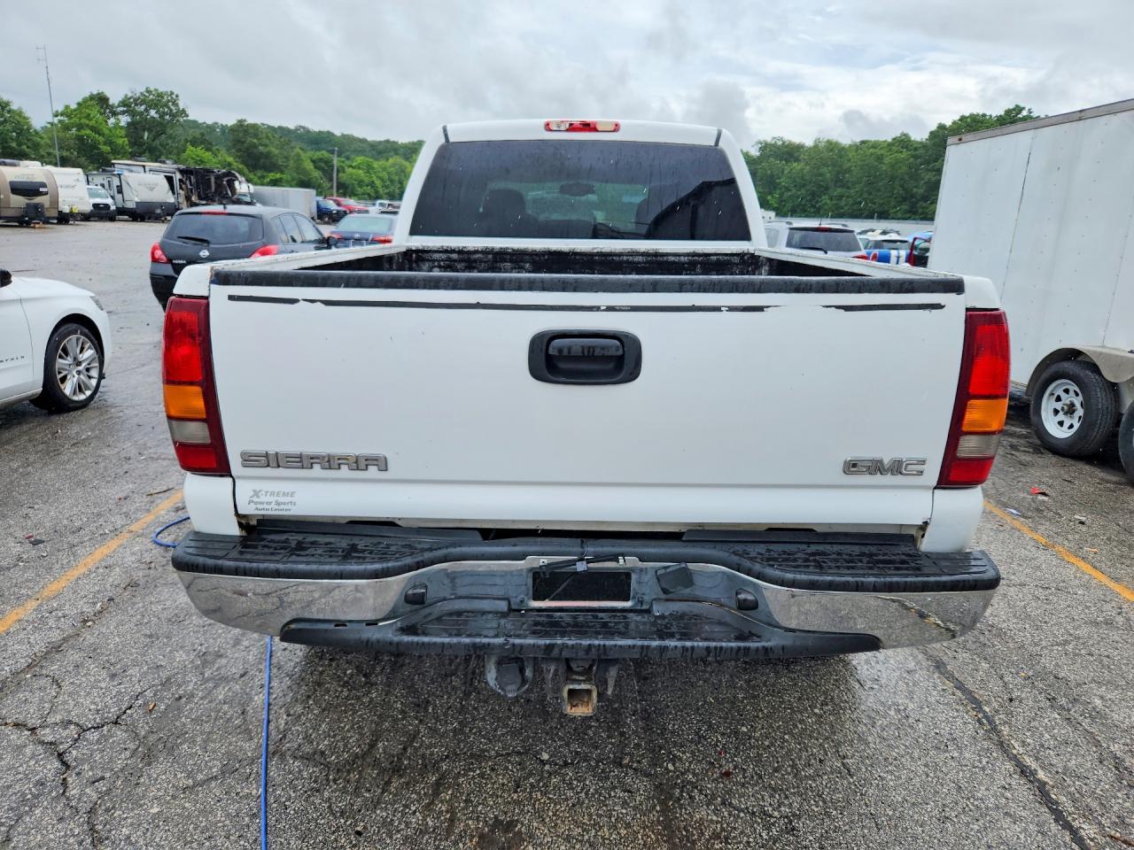 2003 Gmc Sierra K2500 Heavy Duty White vin: 1GTHK23133F214852