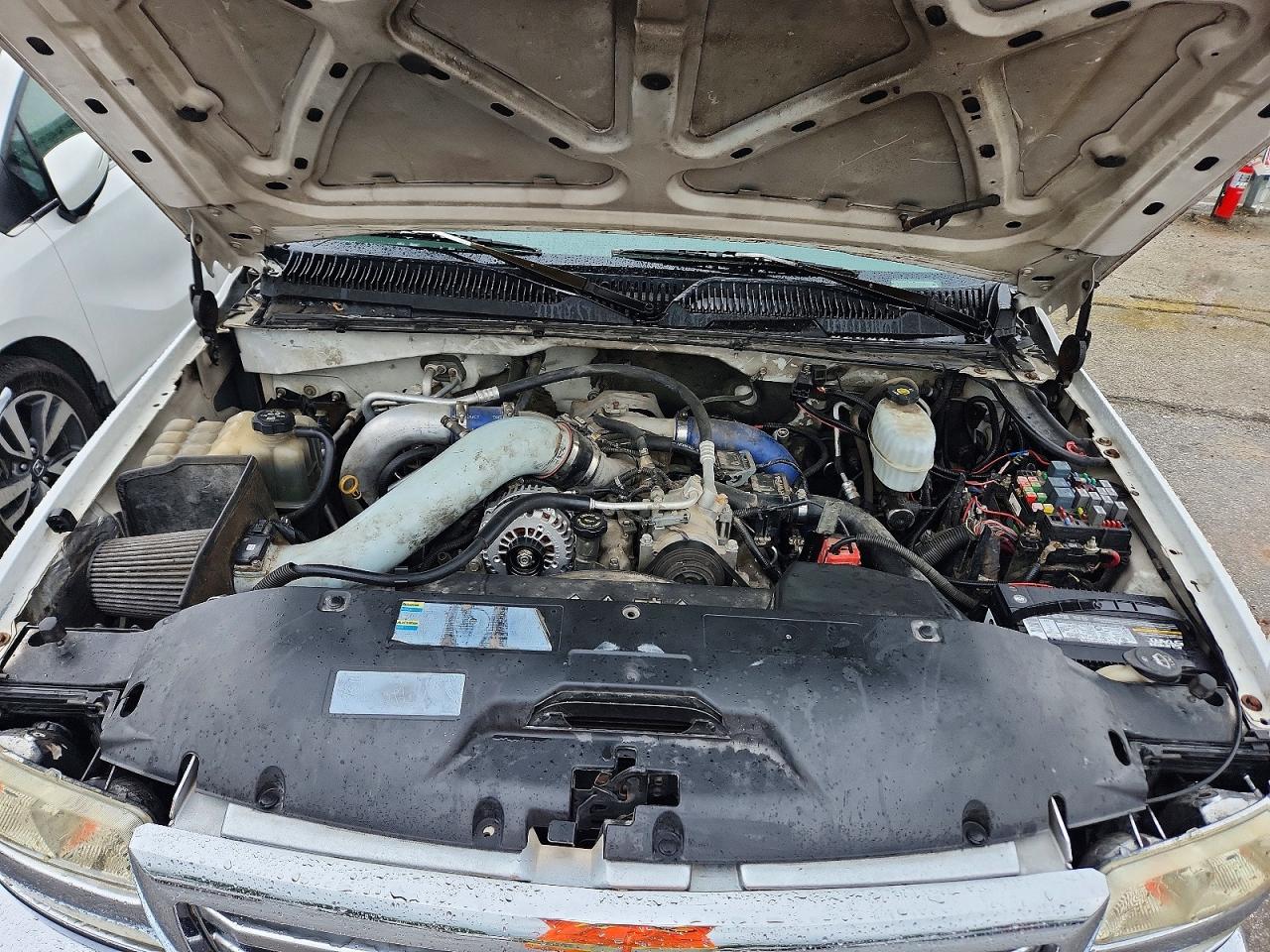 2003 Gmc Sierra K2500 Heavy Duty White vin: 1GTHK23133F214852