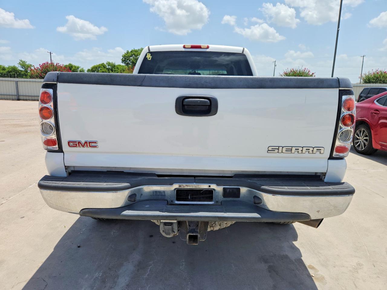 2004 Gmc Sierra K2500 Heavy Duty White vin: 1GTHK23174F115923