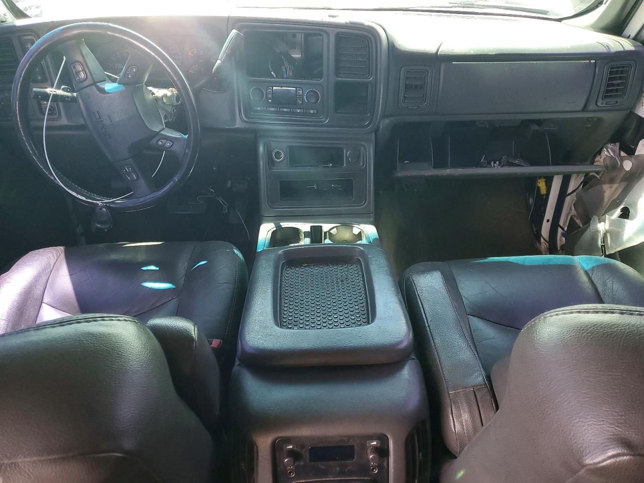 2004 Gmc Sierra K2500 Heavy Duty White vin: 1GTHK23204F231392