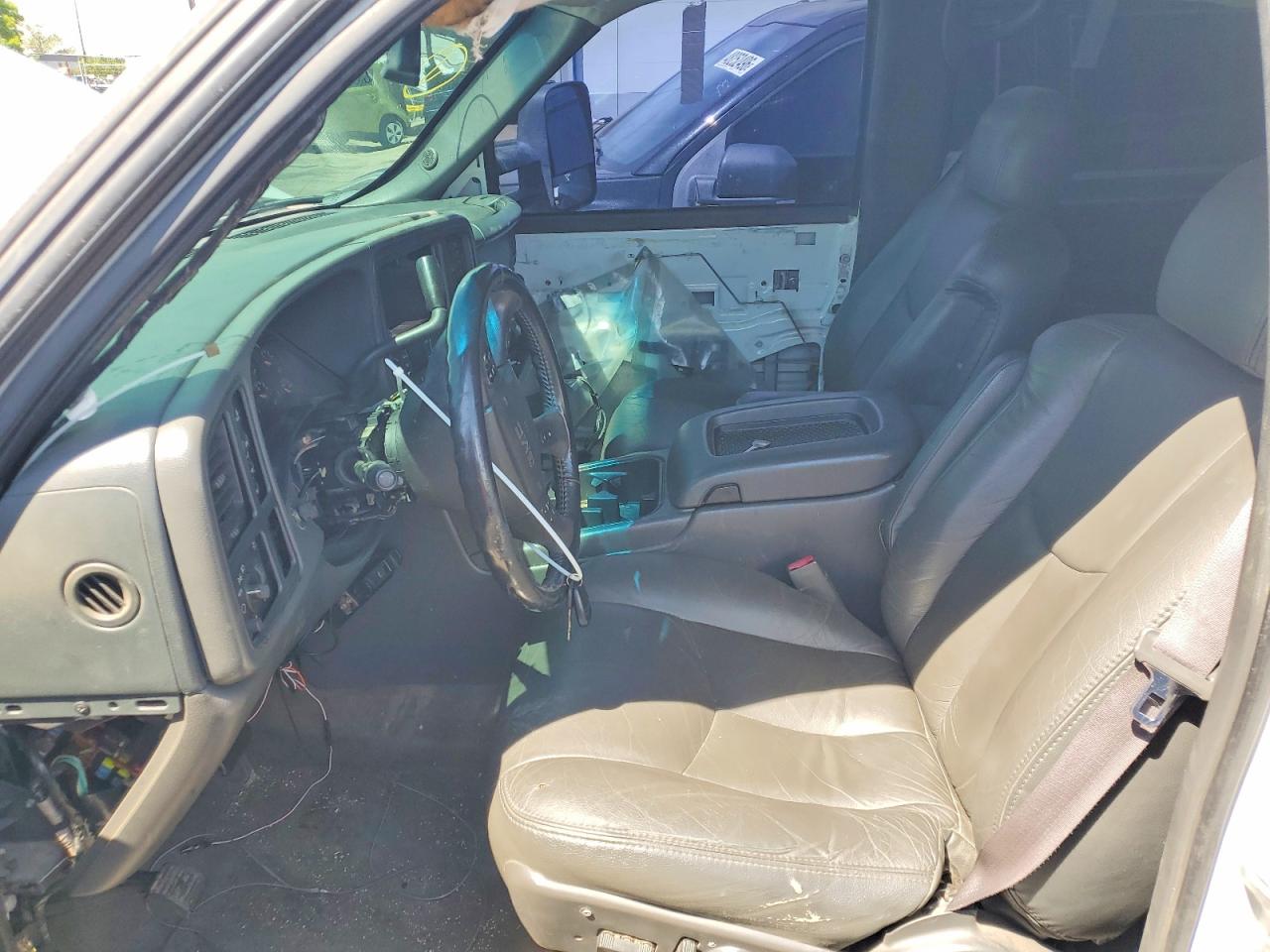 2004 Gmc Sierra K2500 Heavy Duty White vin: 1GTHK23204F231392