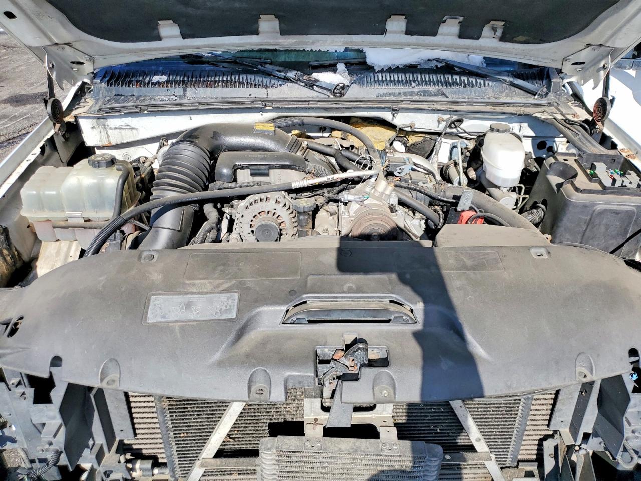 2004 Gmc Sierra K2500 Heavy Duty White vin: 1GTHK23204F231392