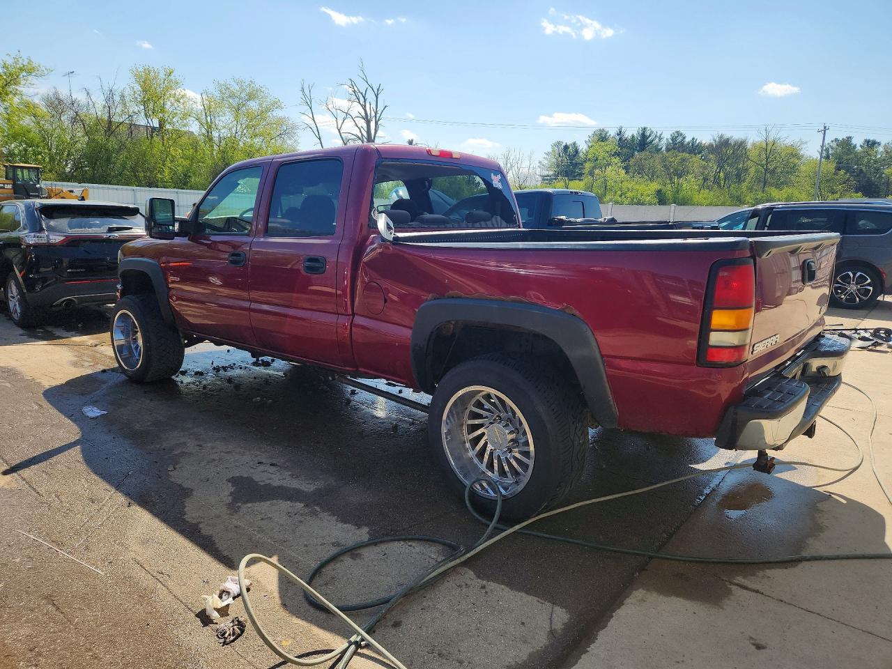 2004 Gmc Sierra K2500 Heavy Duty Red vin: 1GTHK23214F216495