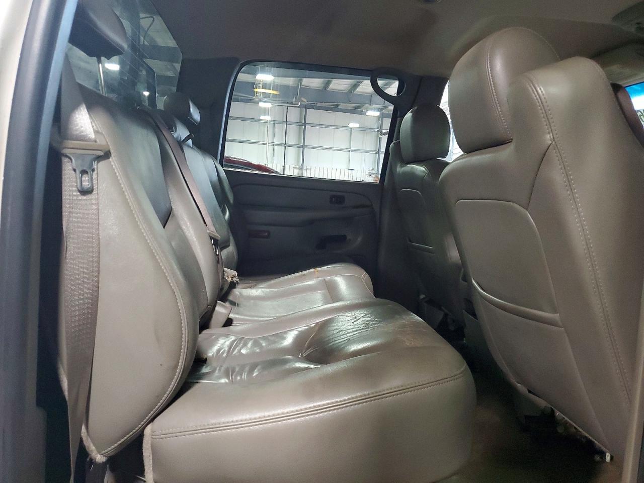 2005 Gmc Sierra K2500 Heavy Duty White vin: 1GTHK23215F851461