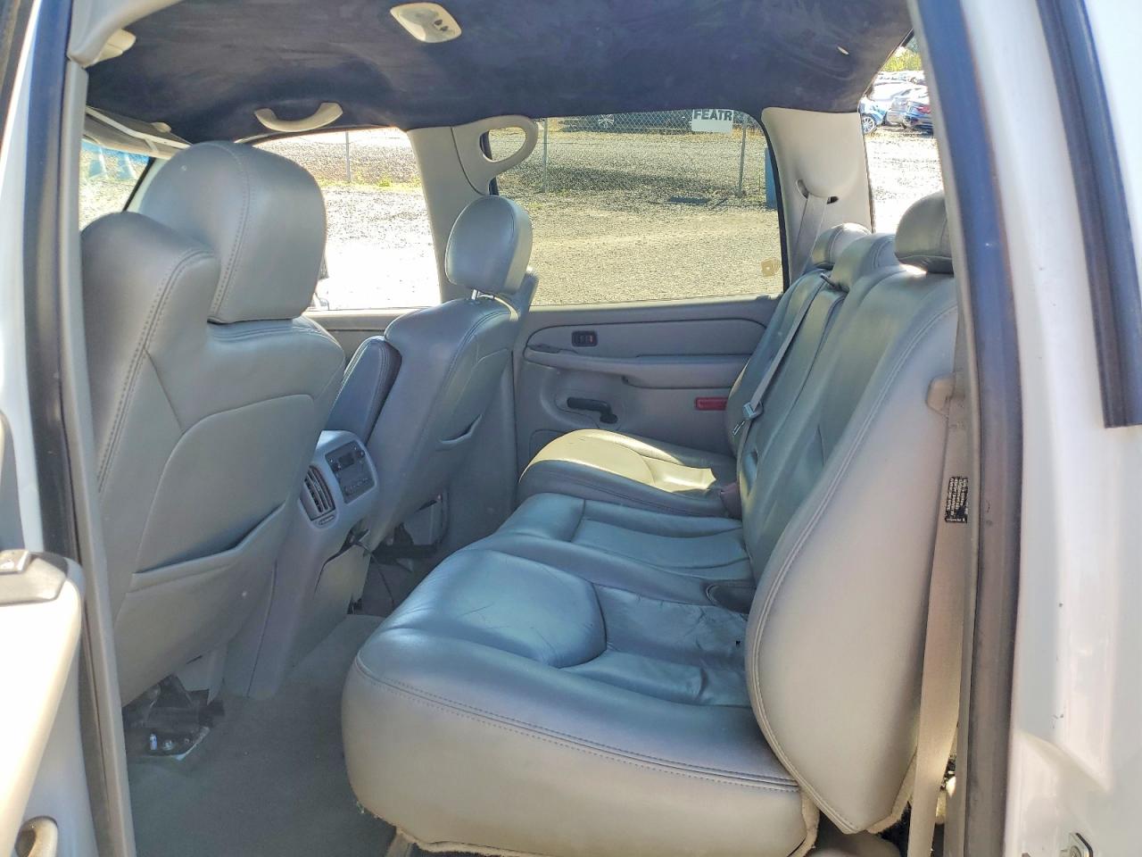 2005 Gmc Sierra K2500 Heavy Duty White vin: 1GTHK23215F876084