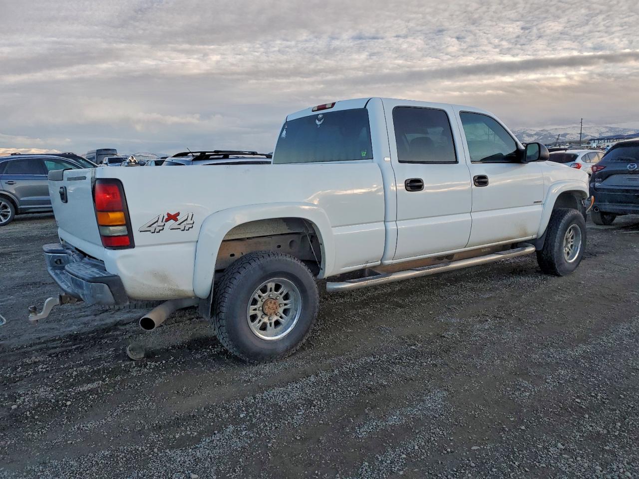2004 Gmc Sierra K2500 Heavy Duty White vin: 1GTHK23234F208057