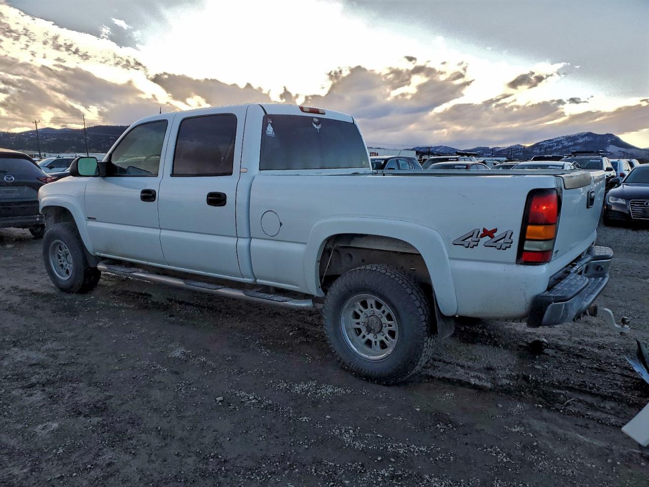 2004 Gmc Sierra K2500 Heavy Duty White vin: 1GTHK23234F208057