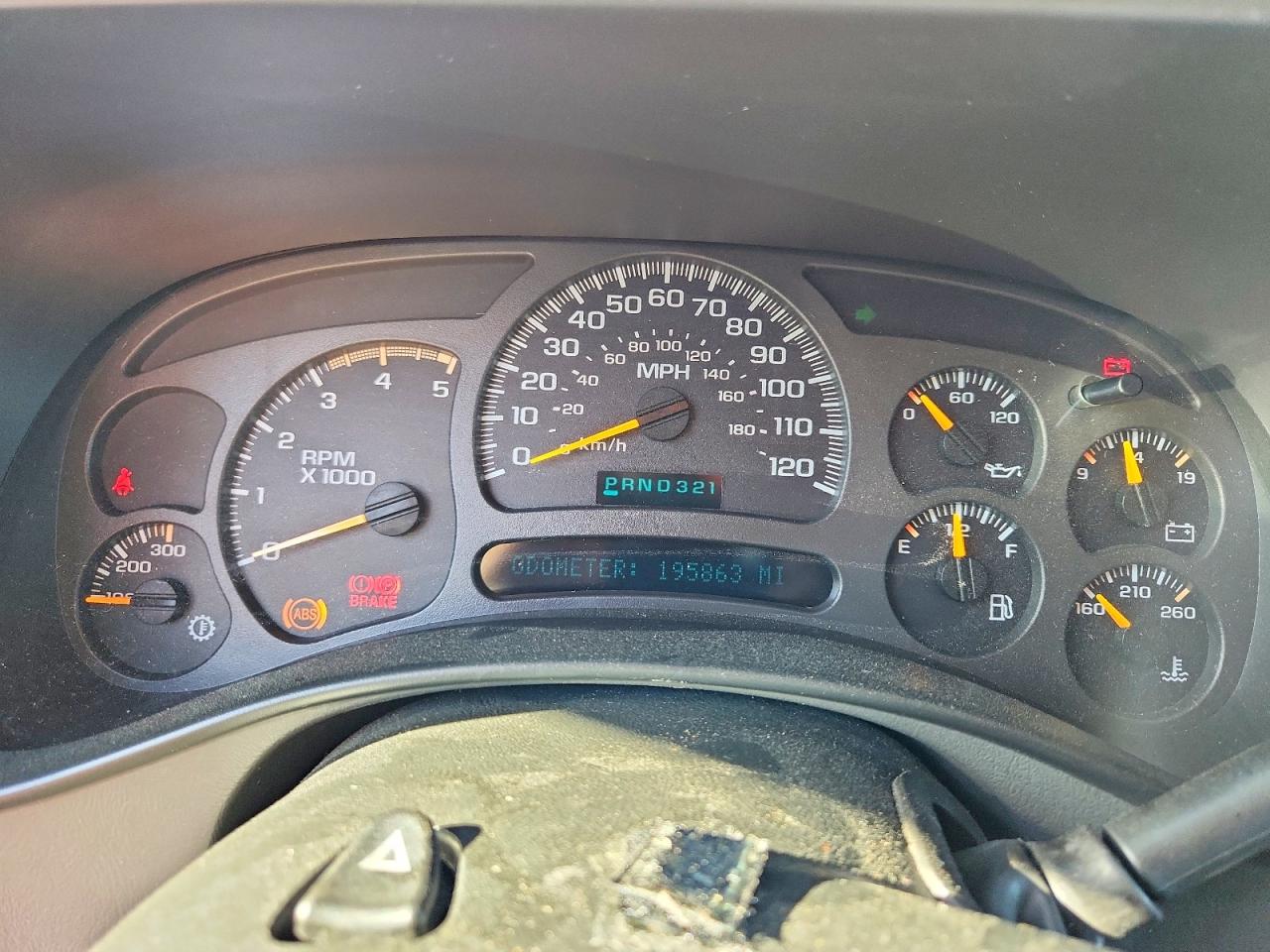 2004 Gmc Sierra White vin: 1GTHK232X4F214597