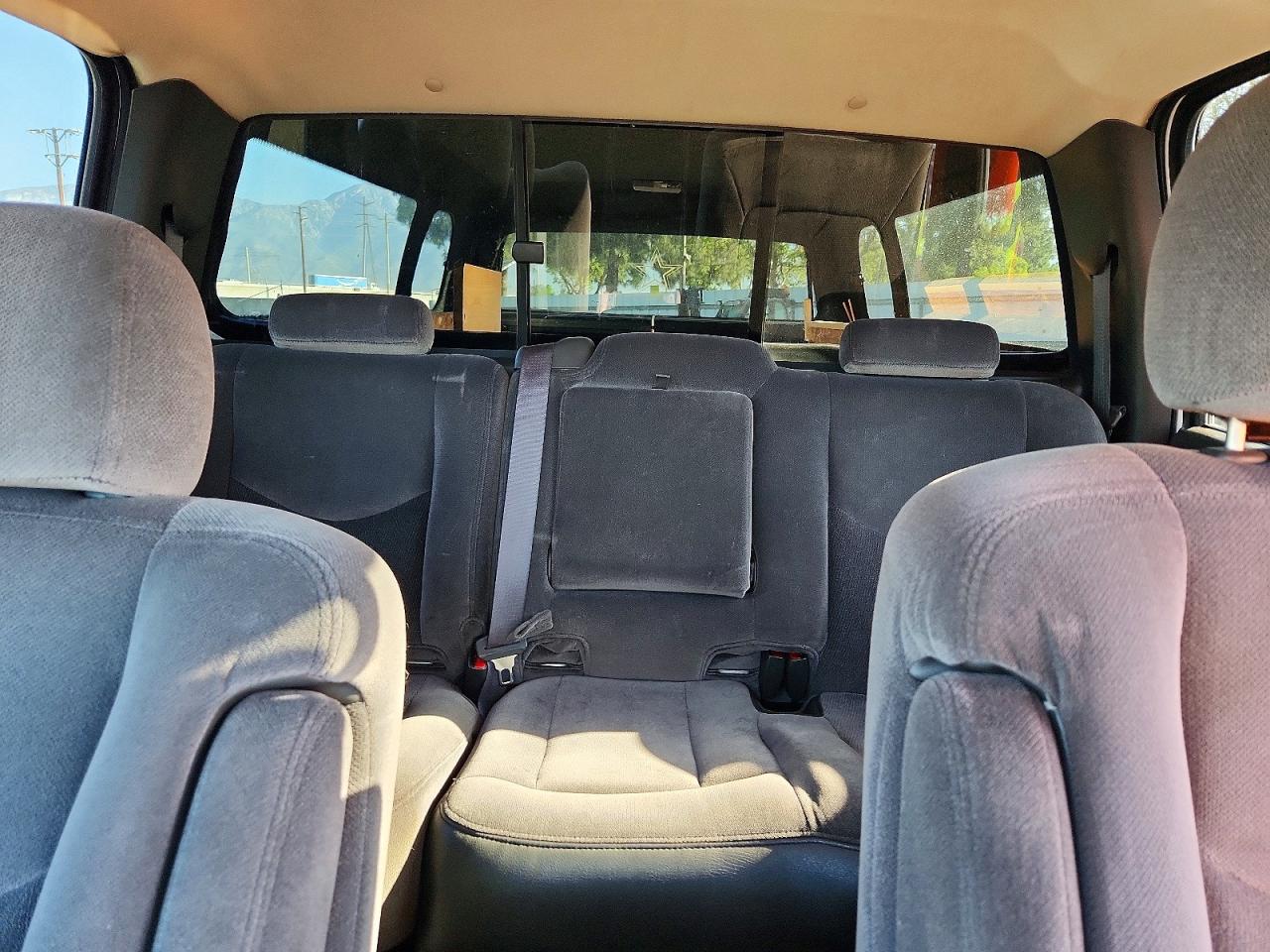2004 Gmc Sierra White vin: 1GTHK232X4F214597