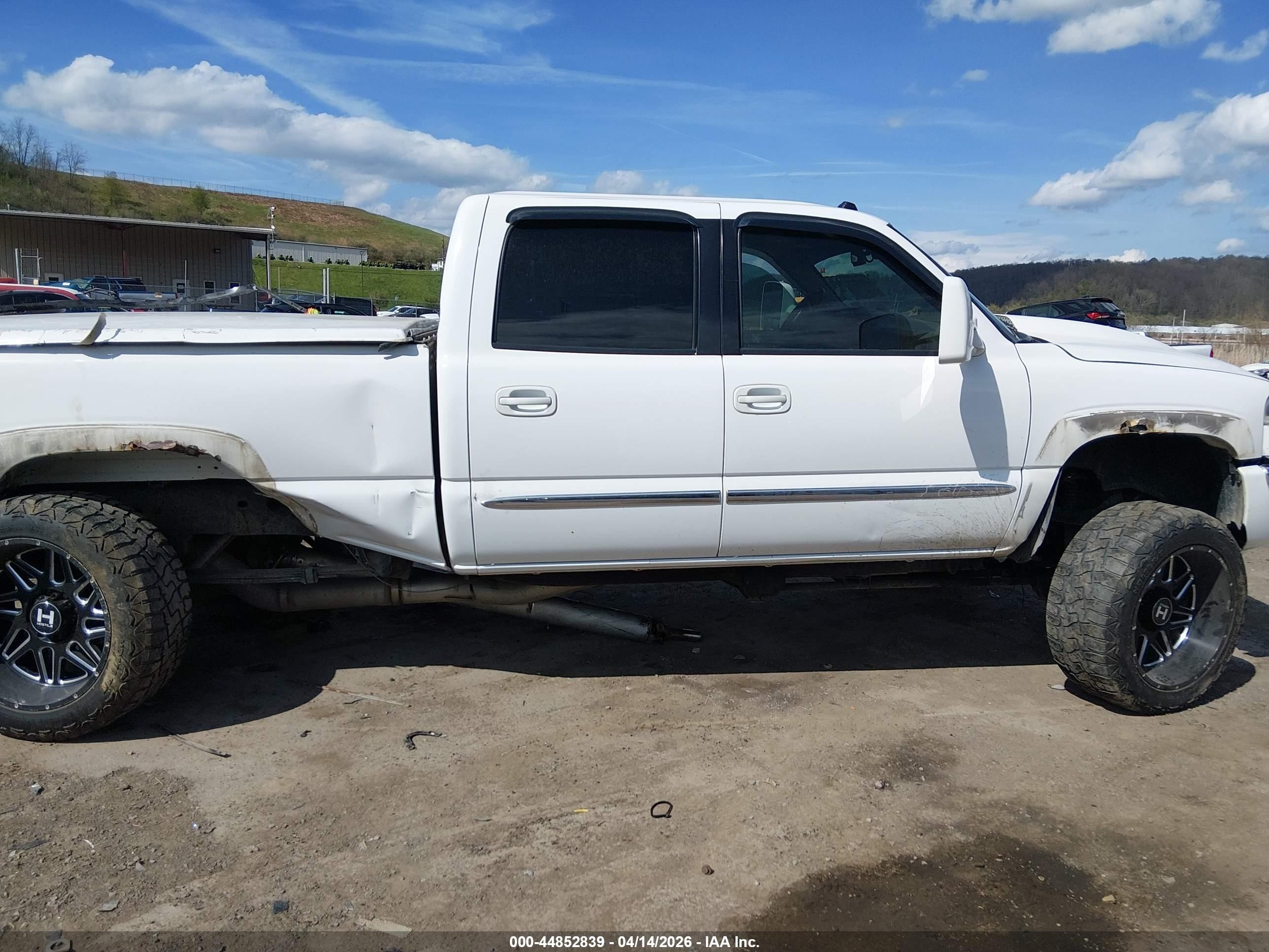 2005 Gmc Sierra 2500hd Slt White vin: 1GTHK232X5F904562