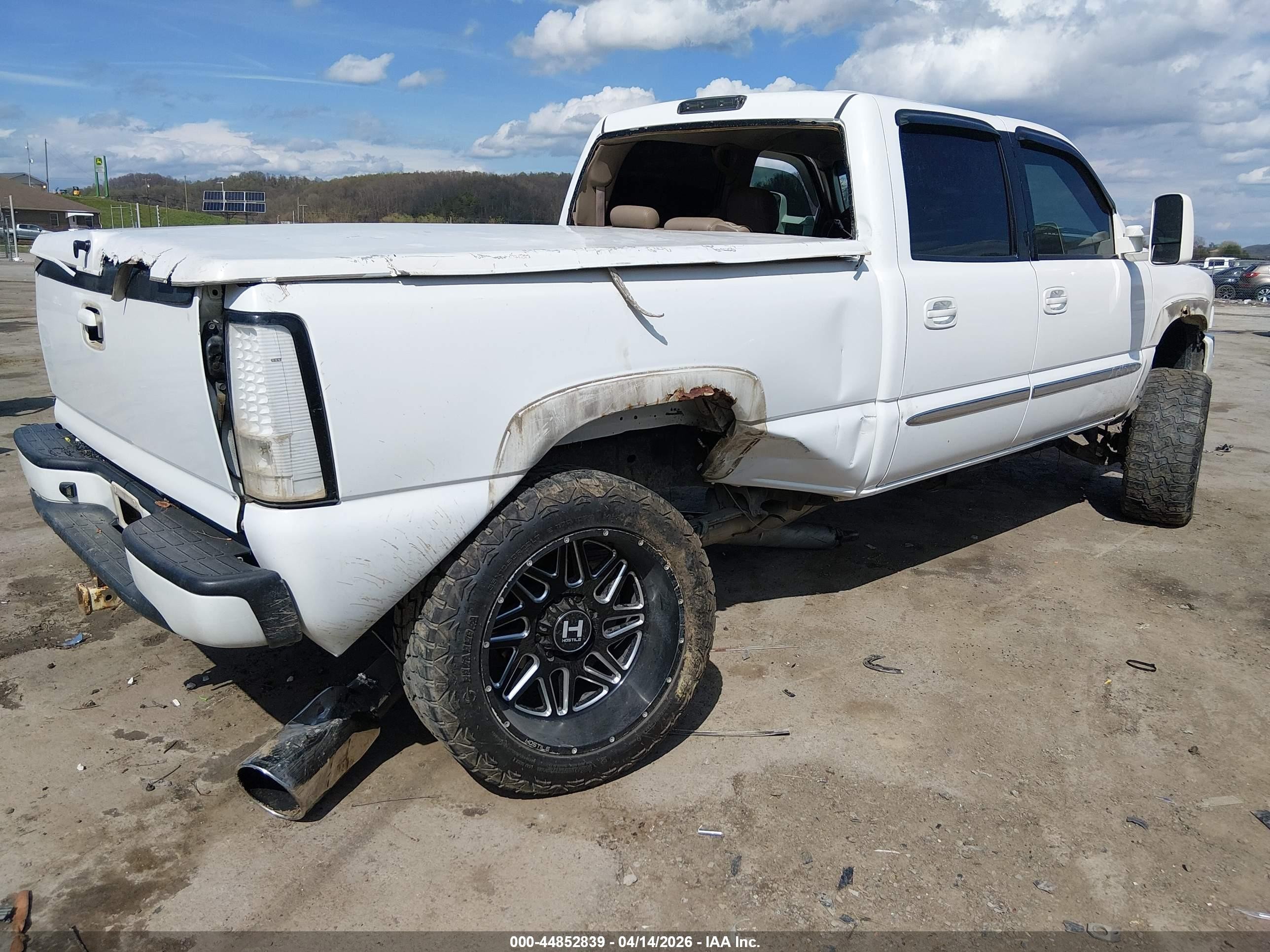 2005 Gmc Sierra 2500hd Slt White vin: 1GTHK232X5F904562