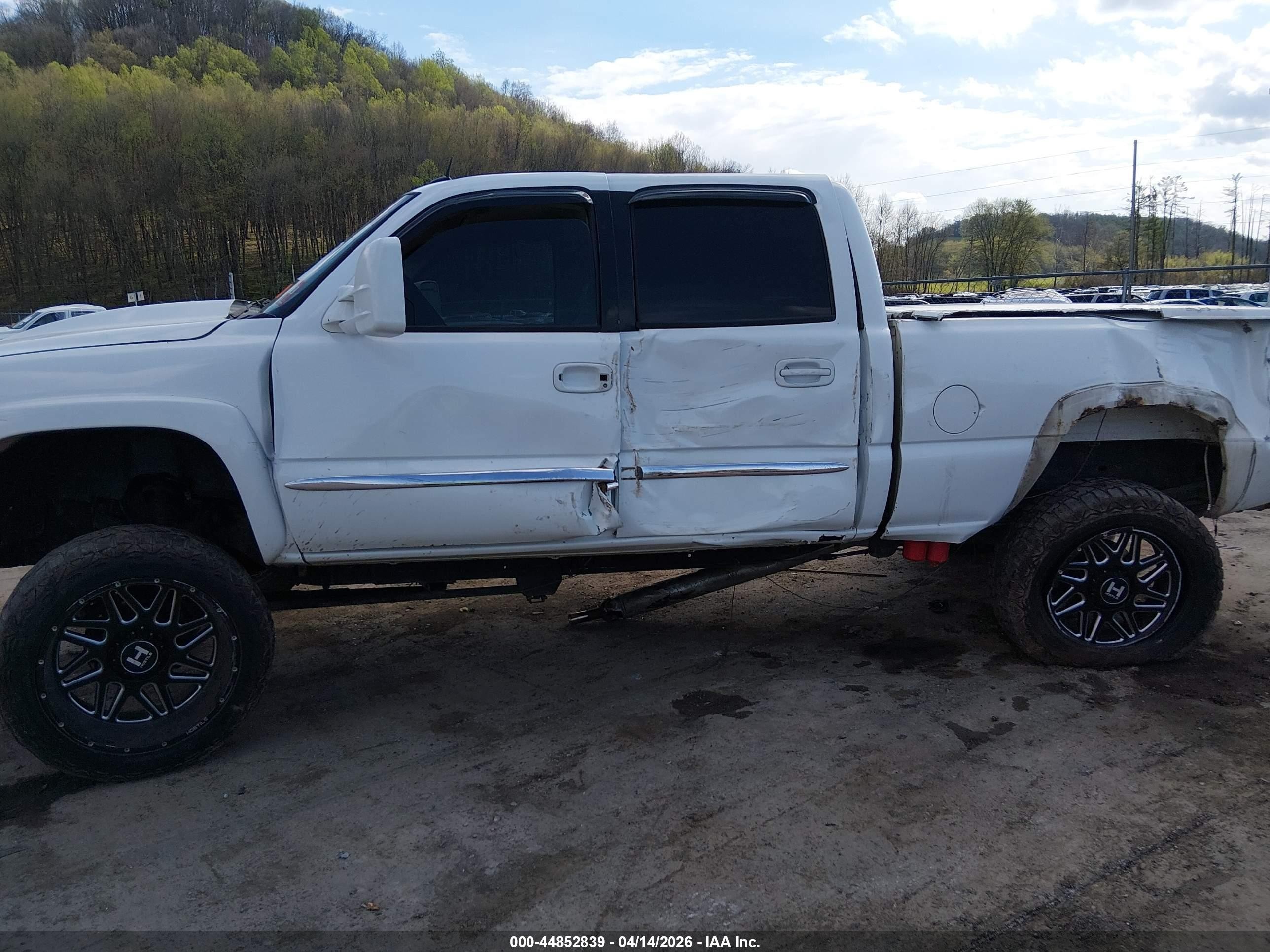 2005 Gmc Sierra 2500hd Slt White vin: 1GTHK232X5F904562