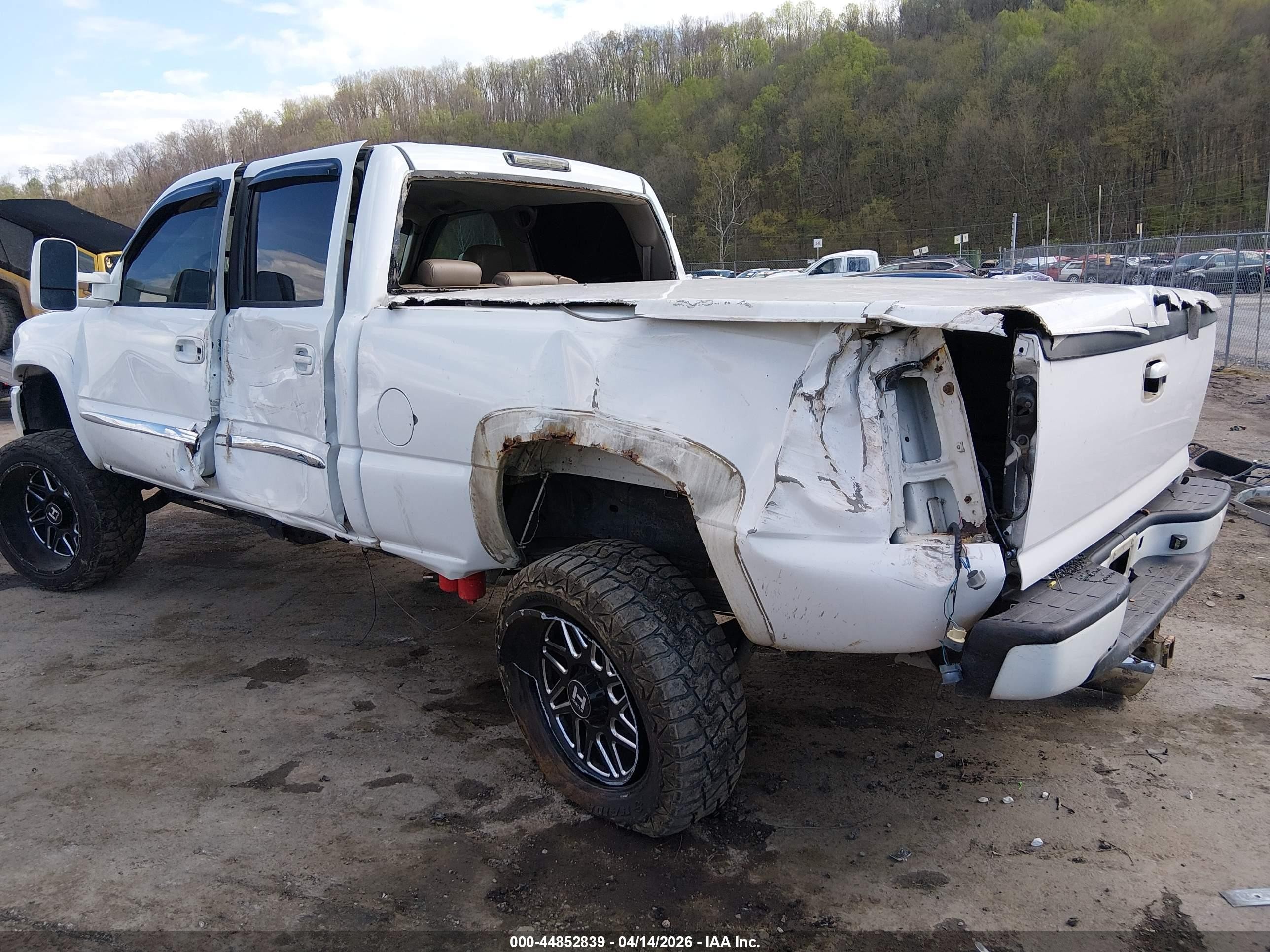 2005 Gmc Sierra 2500hd Slt White vin: 1GTHK232X5F904562