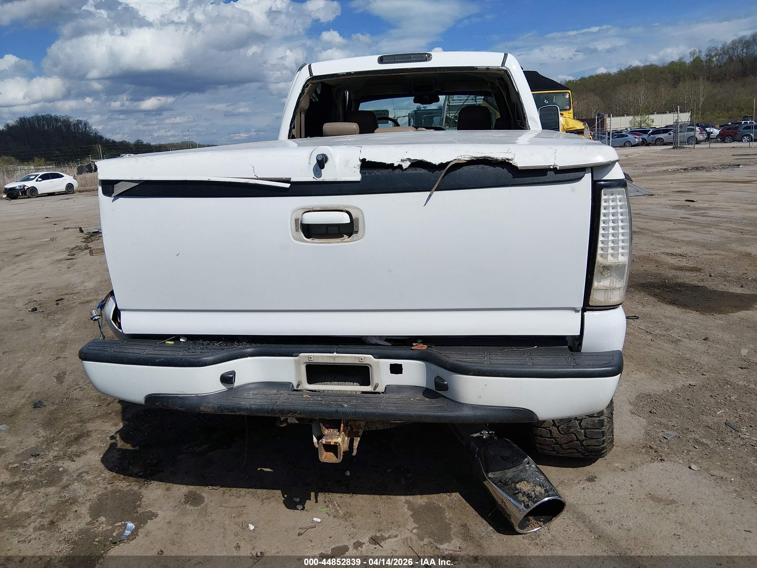 2005 Gmc Sierra 2500hd Slt White vin: 1GTHK232X5F904562