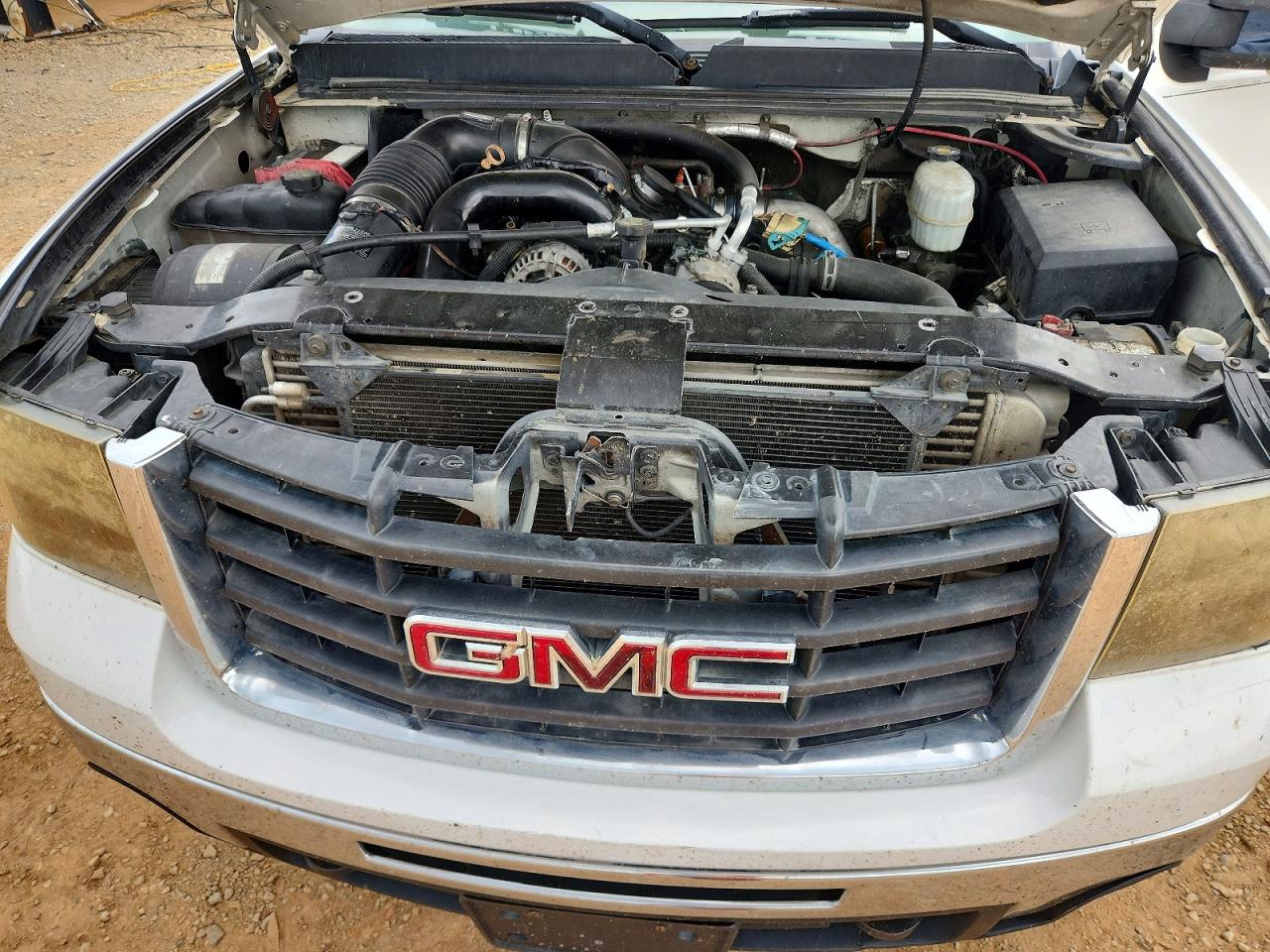 2008 Gmc Sierra K2500 Heavy Duty White vin: 1GTHK23638F171908