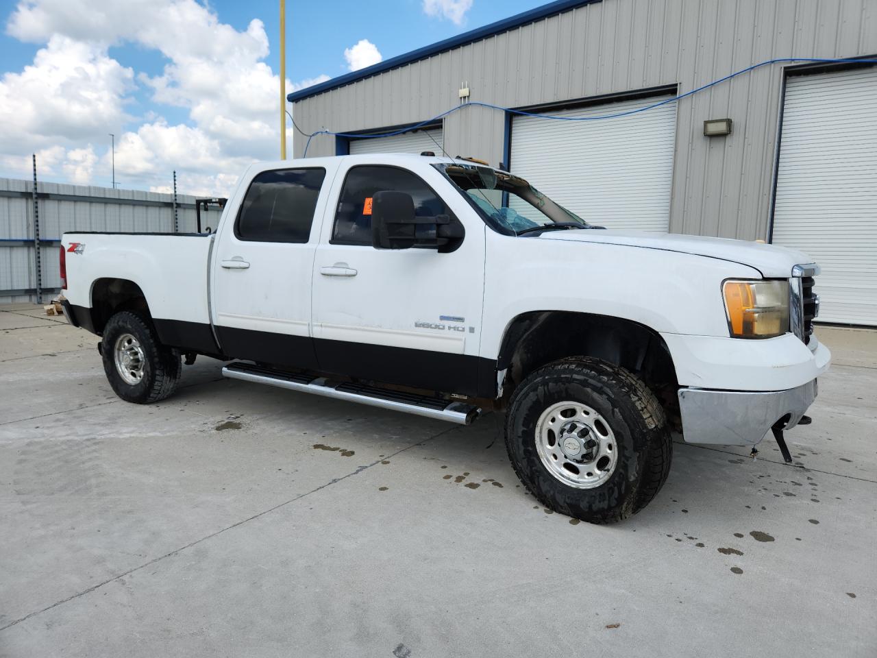 2008 Gmc Sierra K2500 Heavy Duty White vin: 1GTHK23688F206684 Damage: Right Rear Door, Dent(S) W/ Paint Dmg, 2 To 3 Inches
