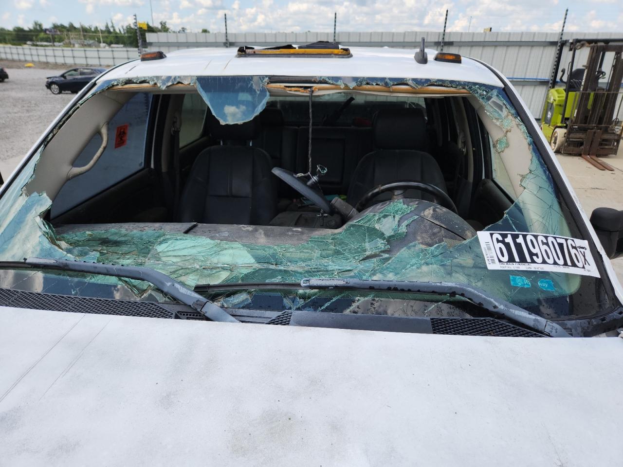 2008 Gmc Sierra K2500 Heavy Duty White vin: 1GTHK23688F206684 Damage: Windshield, Broken, Replacement Required