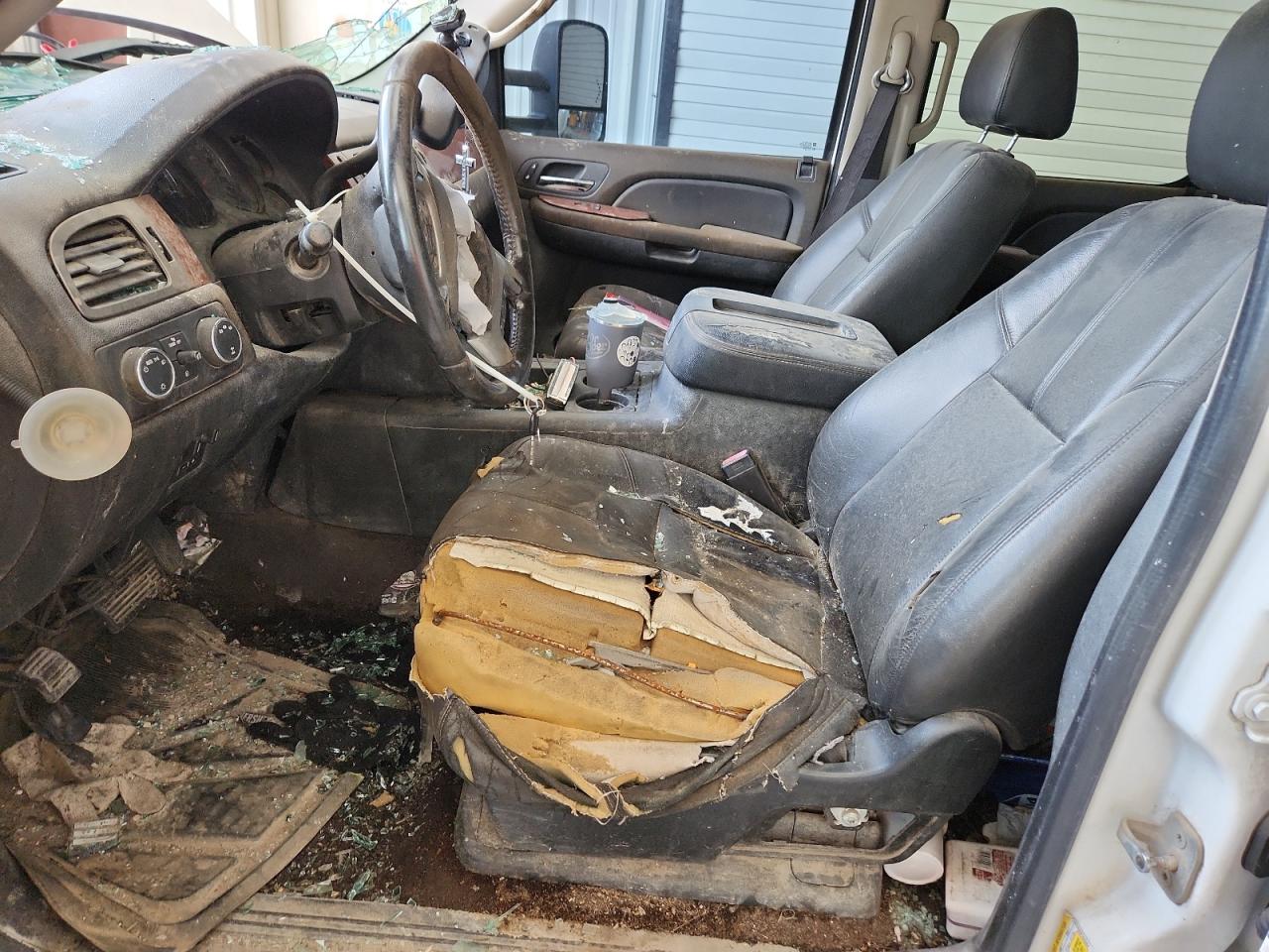 2008 Gmc Sierra K2500 Heavy Duty White vin: 1GTHK23688F206684 Damage: Left Front Seat, Torn, > 12 Inches
