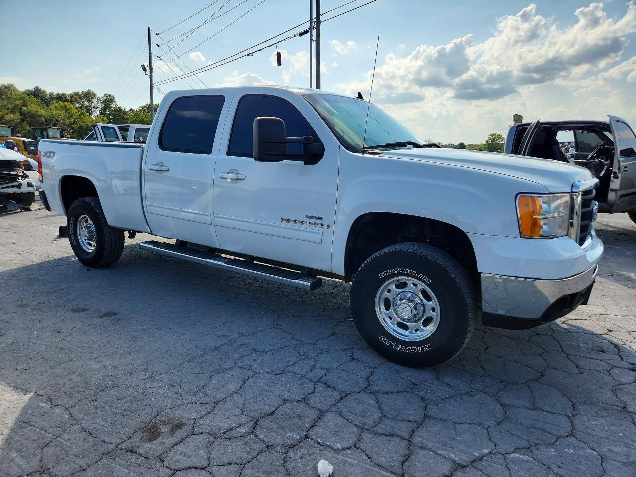 2007 Gmc Sierra K2500 Heavy Duty White vin: 1GTHK23697F516194