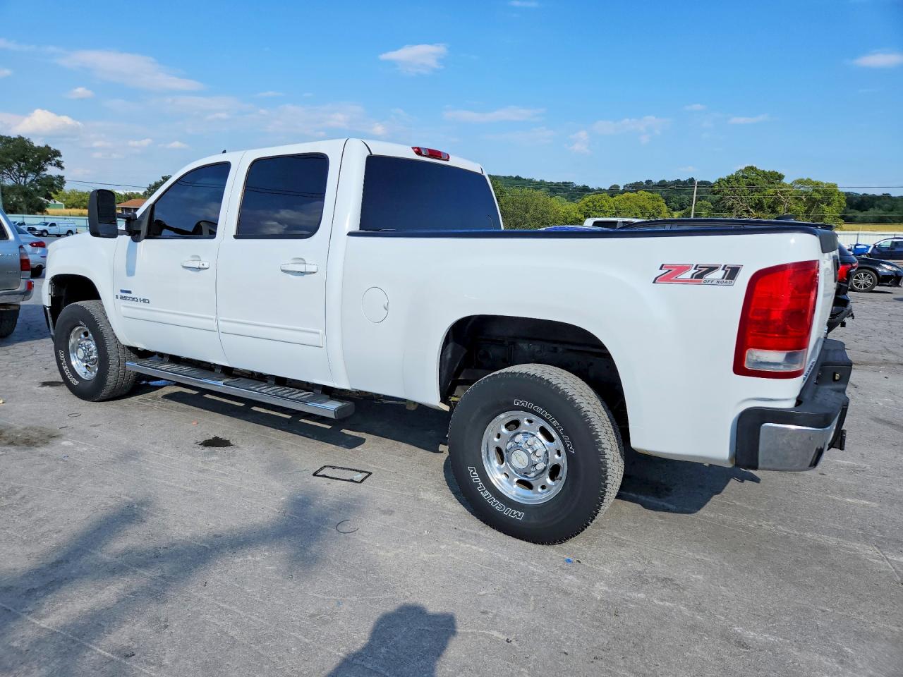 2007 Gmc Sierra K2500 Heavy Duty White vin: 1GTHK23697F516194