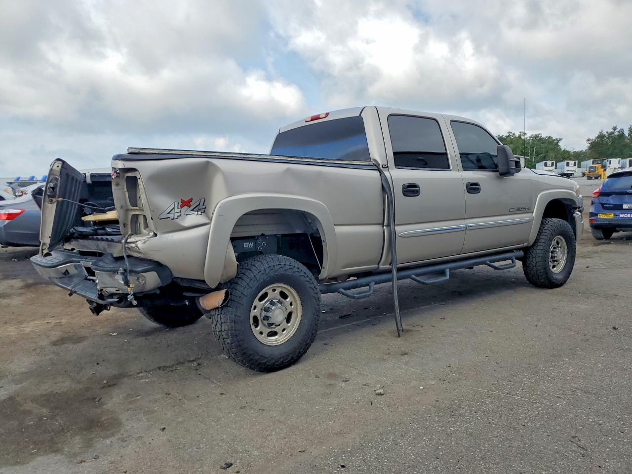 2005 Gmc Sierra K2500 Heavy Duty Tan vin: 1GTHK23G05F936092