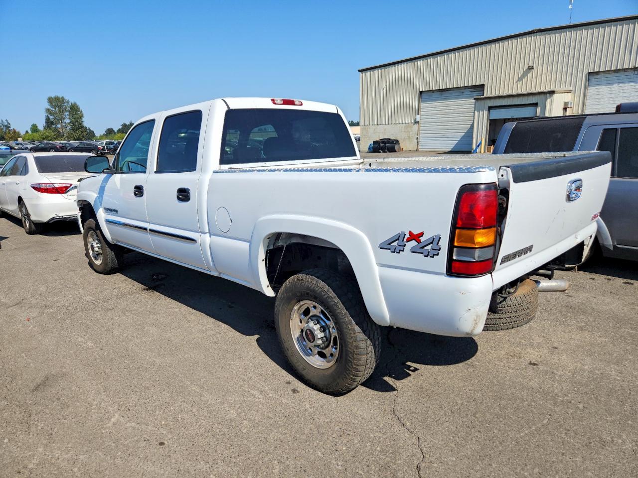 2004 Gmc Sierra K2500 Heavy Duty White vin: 1GTHK23U84F259216