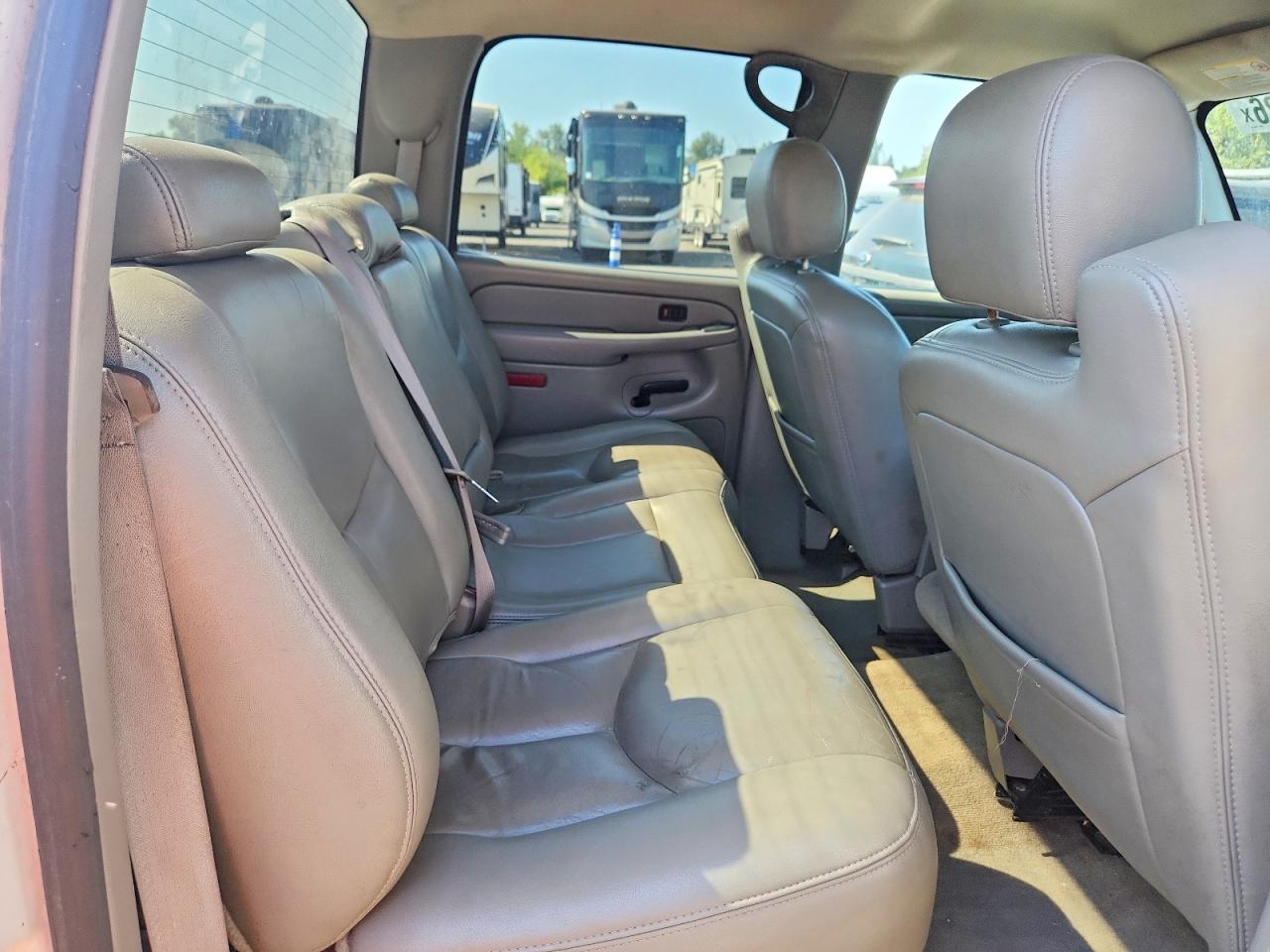 2004 Gmc Sierra K2500 Heavy Duty White vin: 1GTHK23U84F259216