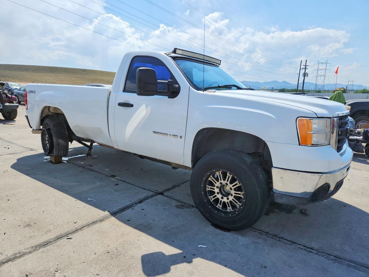 2007 Gmc Sierra K2500 Heavy Duty White vin: 1GTHK24K97E588837