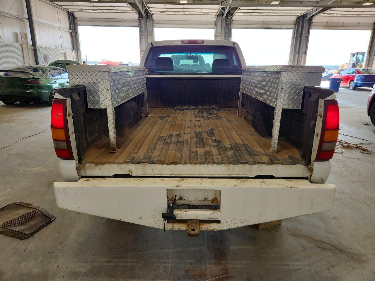 2002 Gmc Sierra K2500 Heavy Duty White vin: 1GTHK24U62Z228931