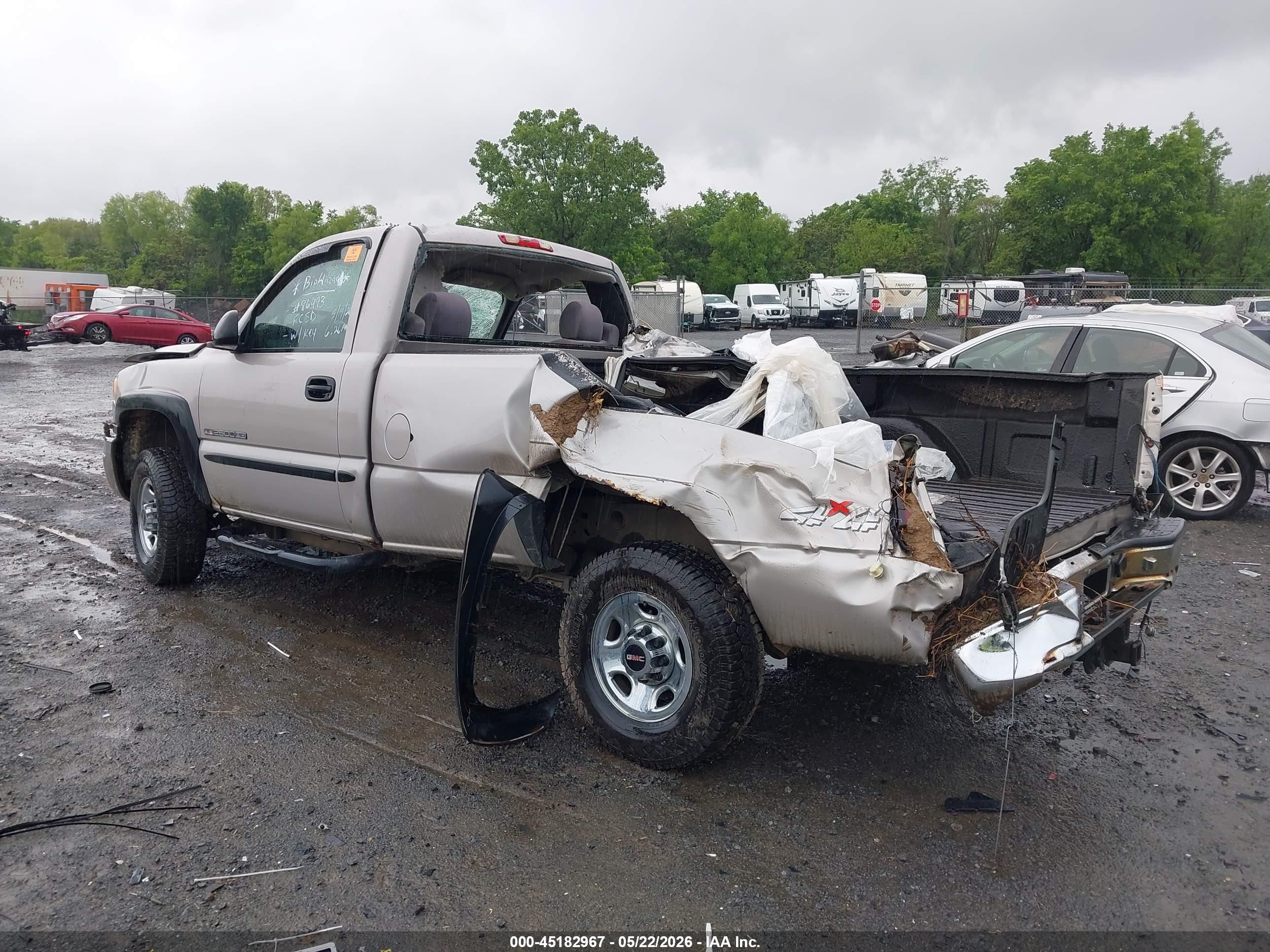 2005 Gmc Sierra 2500hd   Gold vin: 1GTHK24U95E106852
