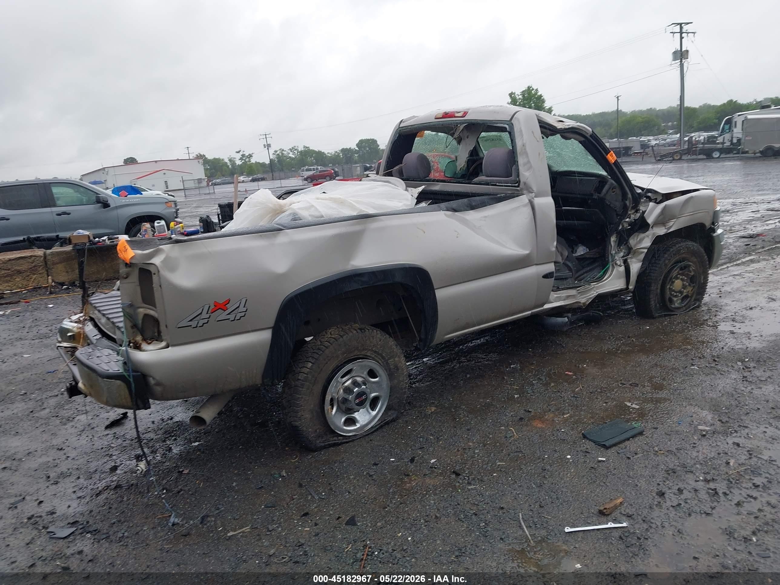 2005 Gmc Sierra 2500hd   Gold vin: 1GTHK24U95E106852