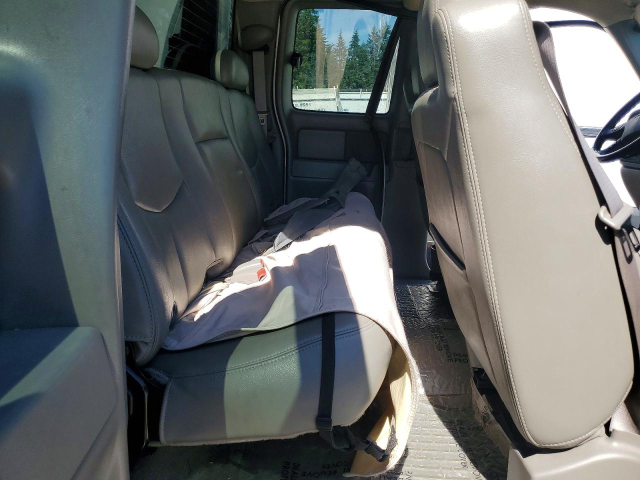 2005 Gmc Sierra K2500 Heavy Duty White vin: 1GTHK29285E199208