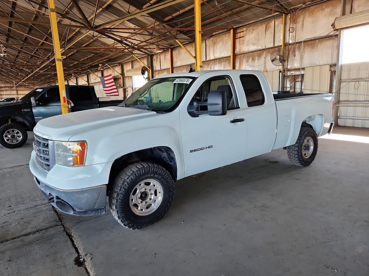 2008 Gmc Sierra White vin: 1GTHK29608E142671