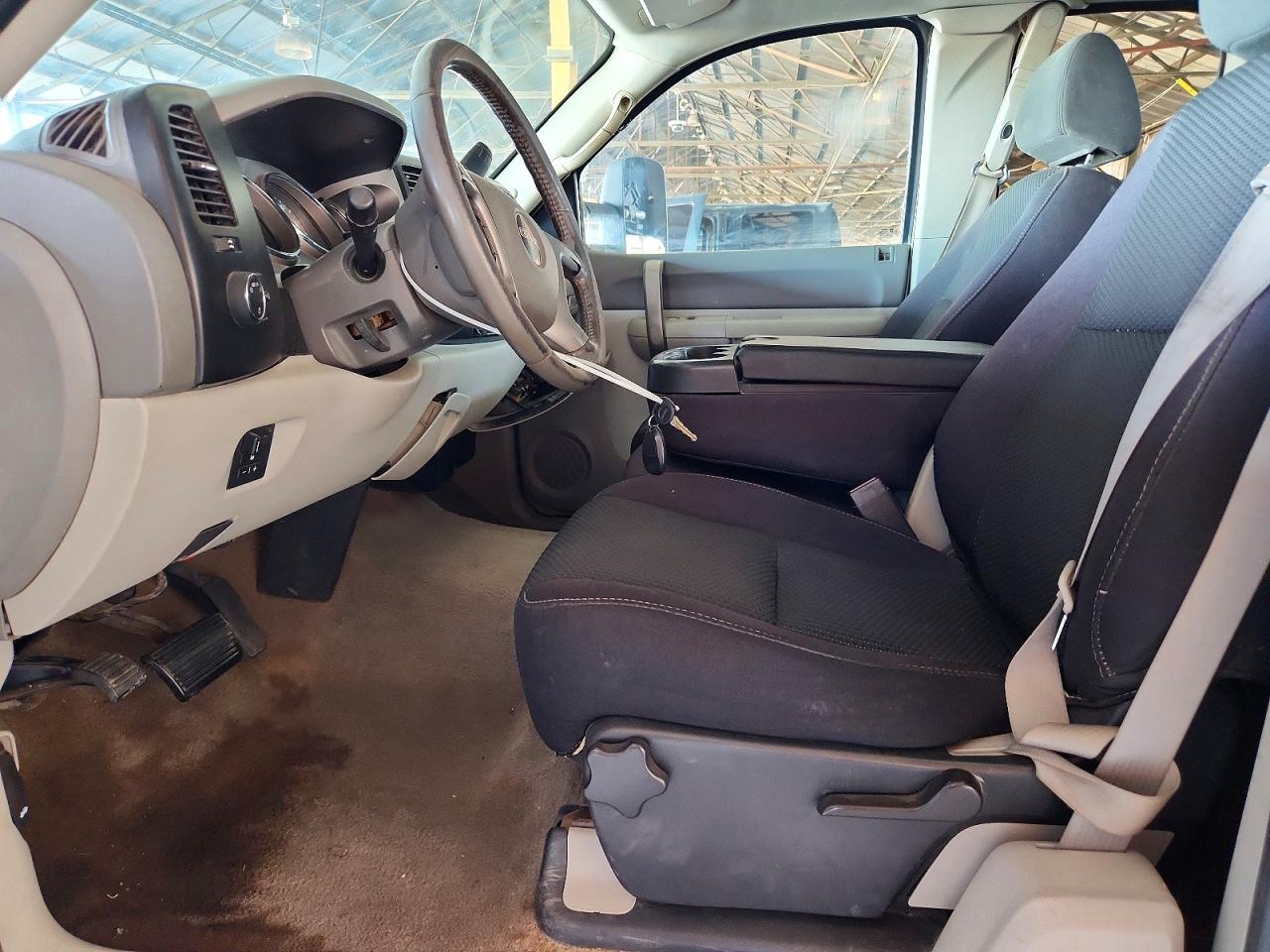 2008 Gmc Sierra White vin: 1GTHK29608E142671