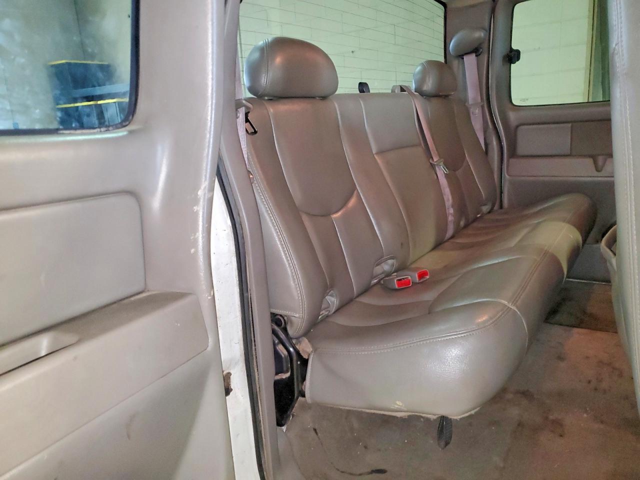 2006 Gmc Sierra K2500 Heavy Duty White vin: 1GTHK29D16E181748