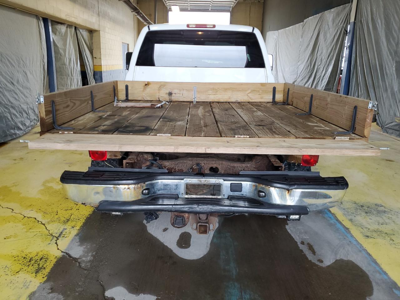 2006 Gmc Sierra K2500 Heavy Duty White vin: 1GTHK29D16E181748 Damage: Pickup Bed, Aftermarket, Acceptable